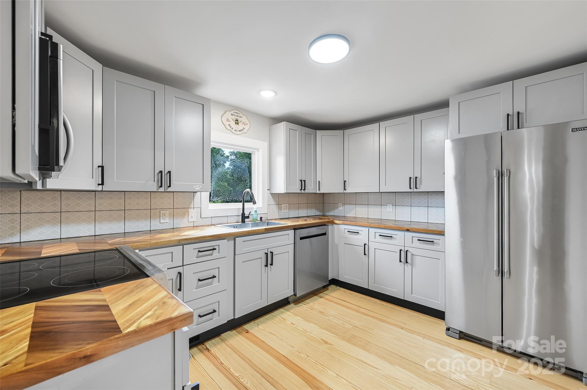 36 Eastover Drive Property Photo 3