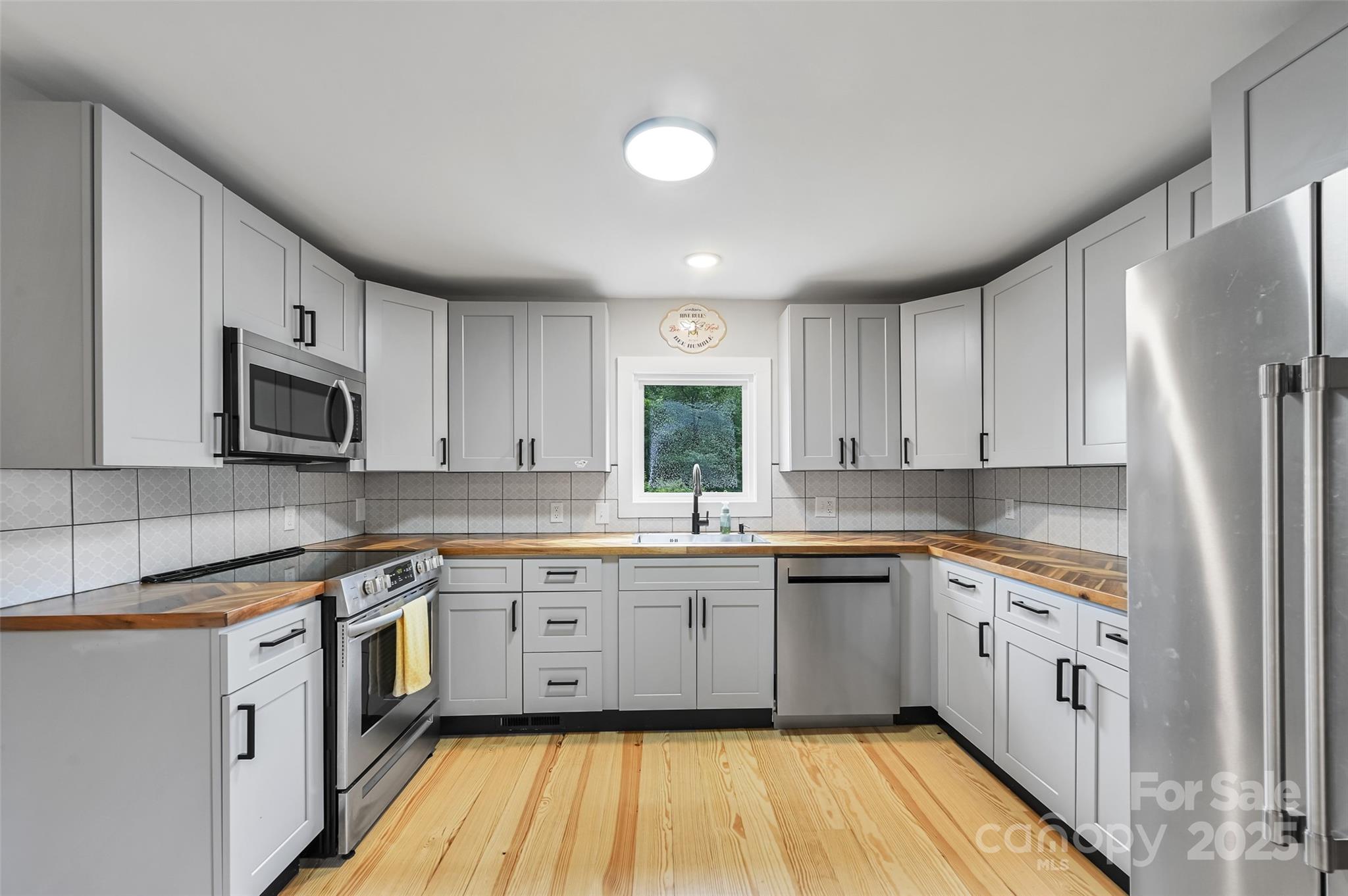 36 Eastover Drive Property Photo 4