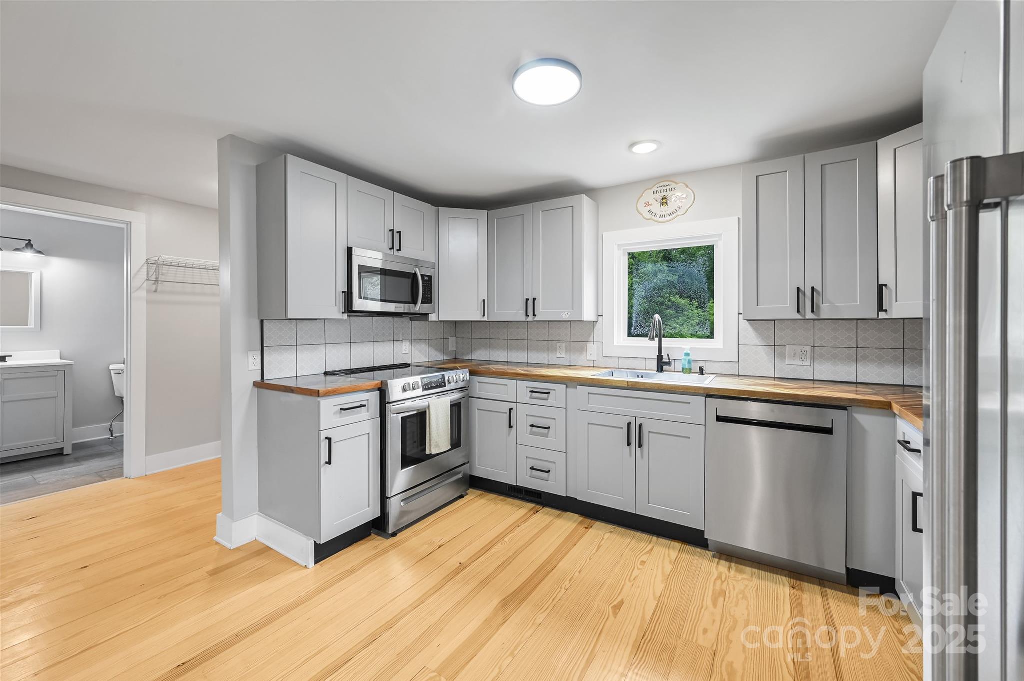 36 Eastover Drive Property Photo 5