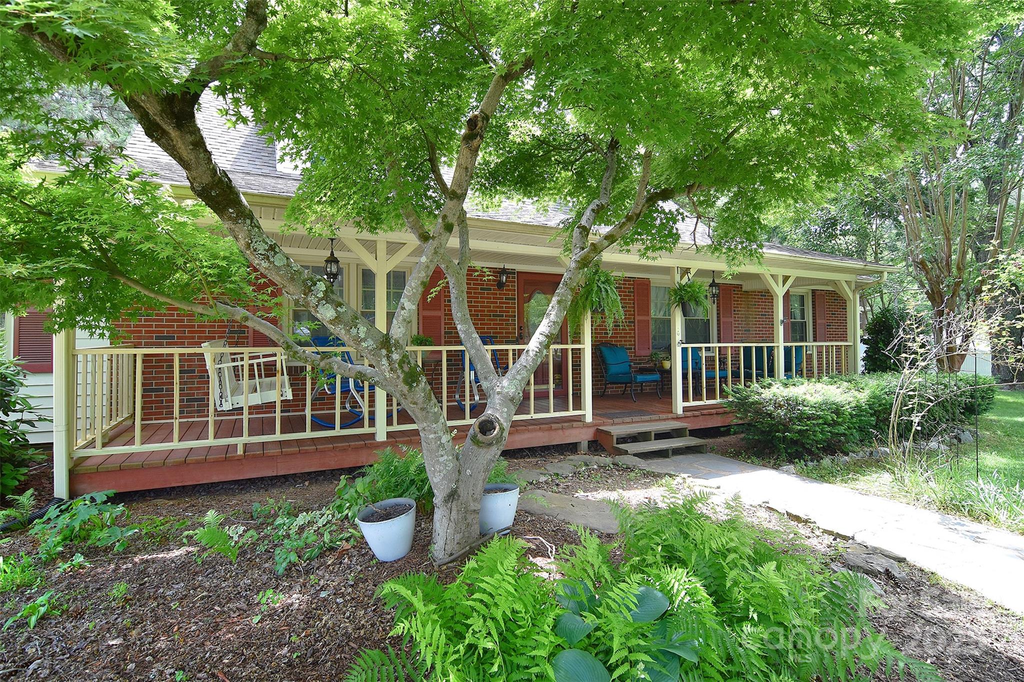 109 Larch Road Property Photo