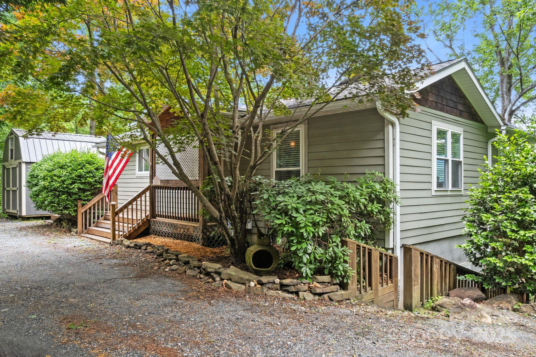 1672 Memorial Highway Property Photo 1