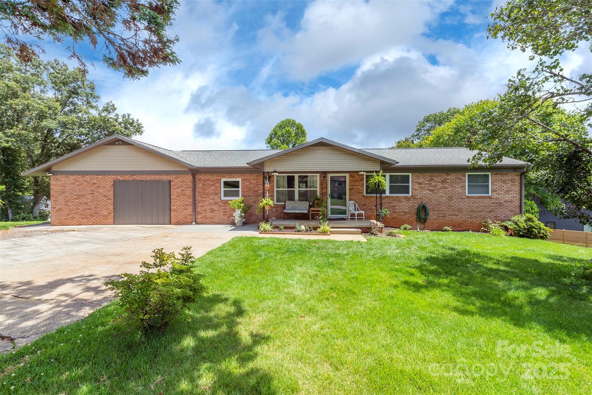 39 N Pershing Road Property Photo 1