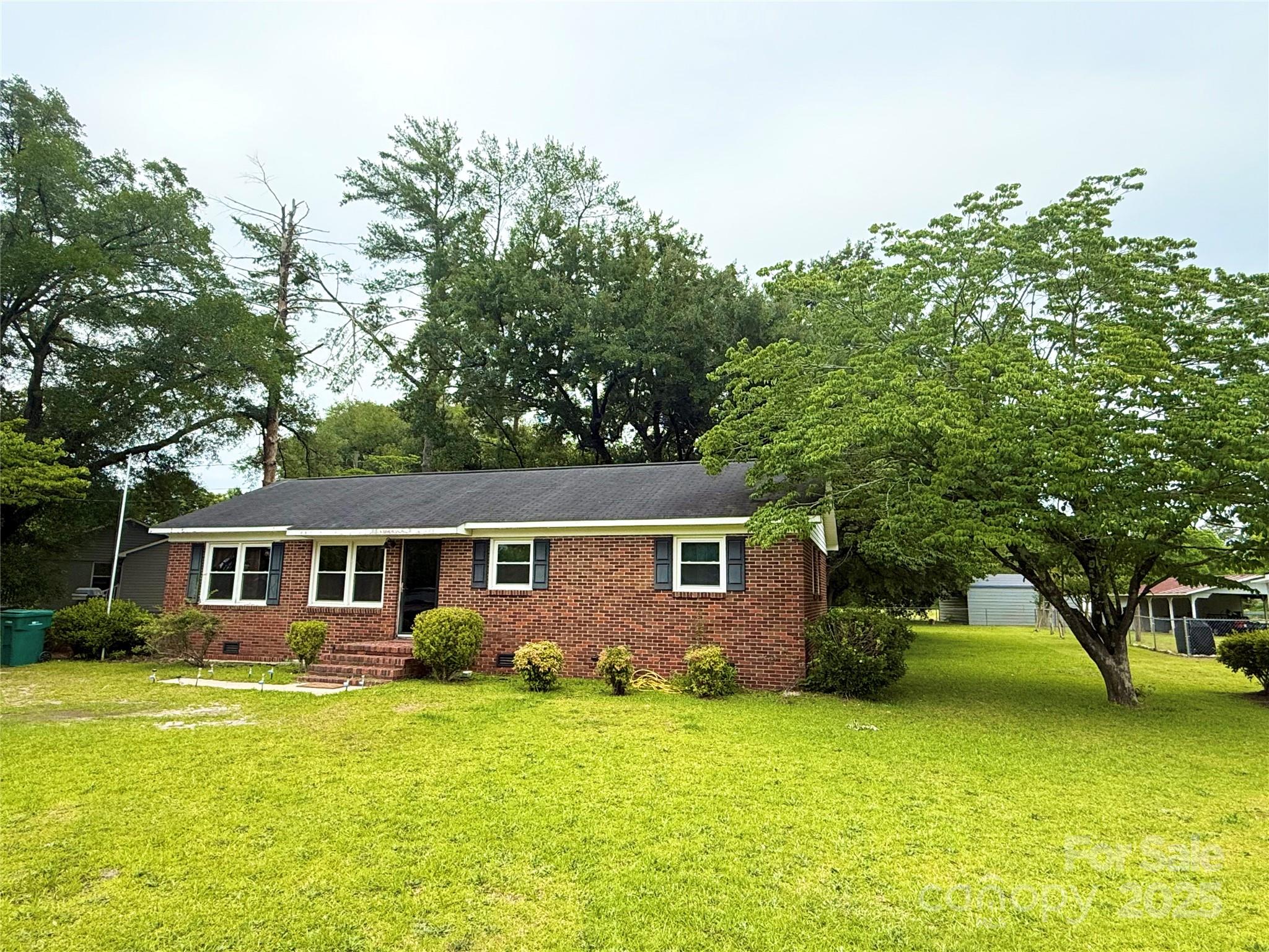 101 Windsor Drive Property Photo 2