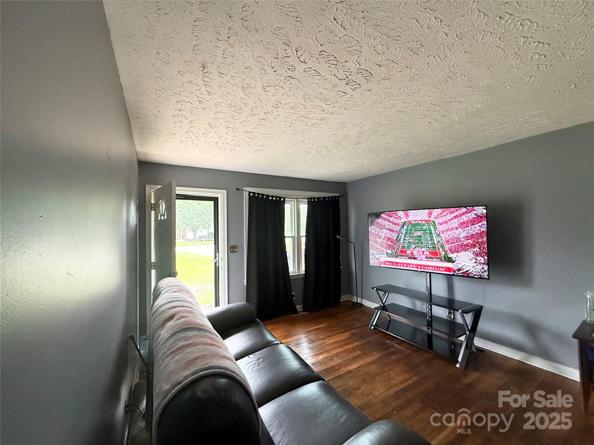 101 Windsor Drive Property Photo 8