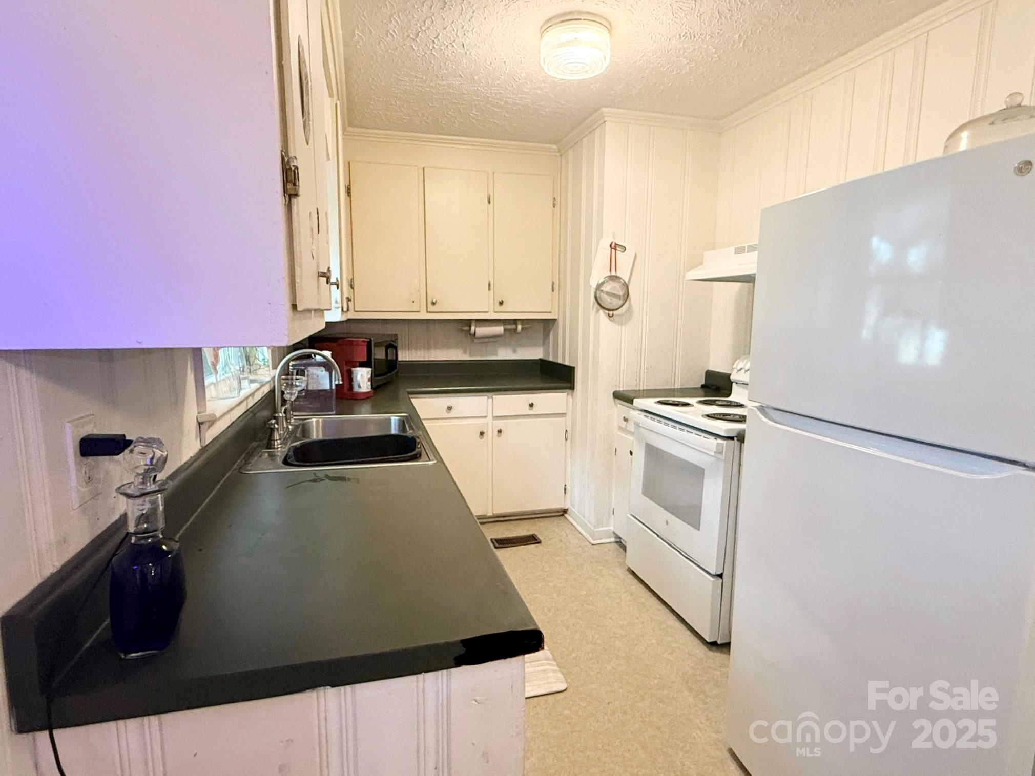 101 Windsor Drive Property Photo 9