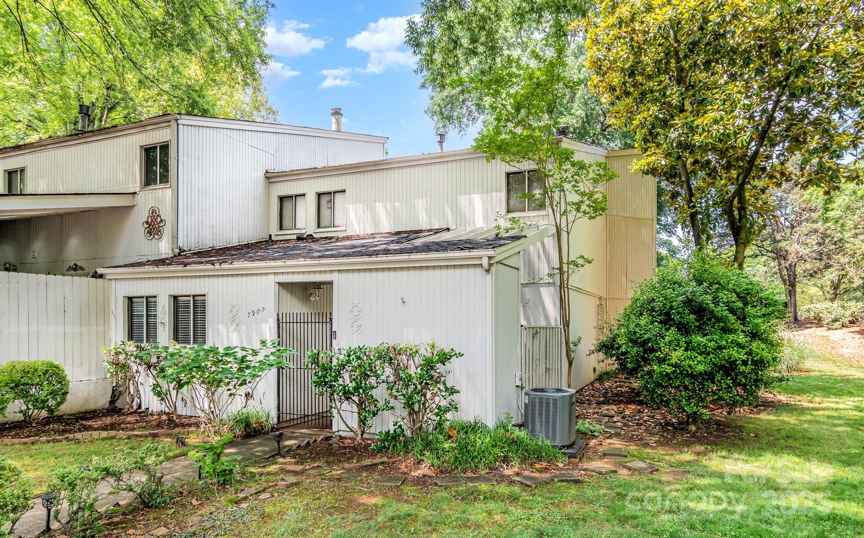 7900 Horse Chestnut Lane Property Photo 1