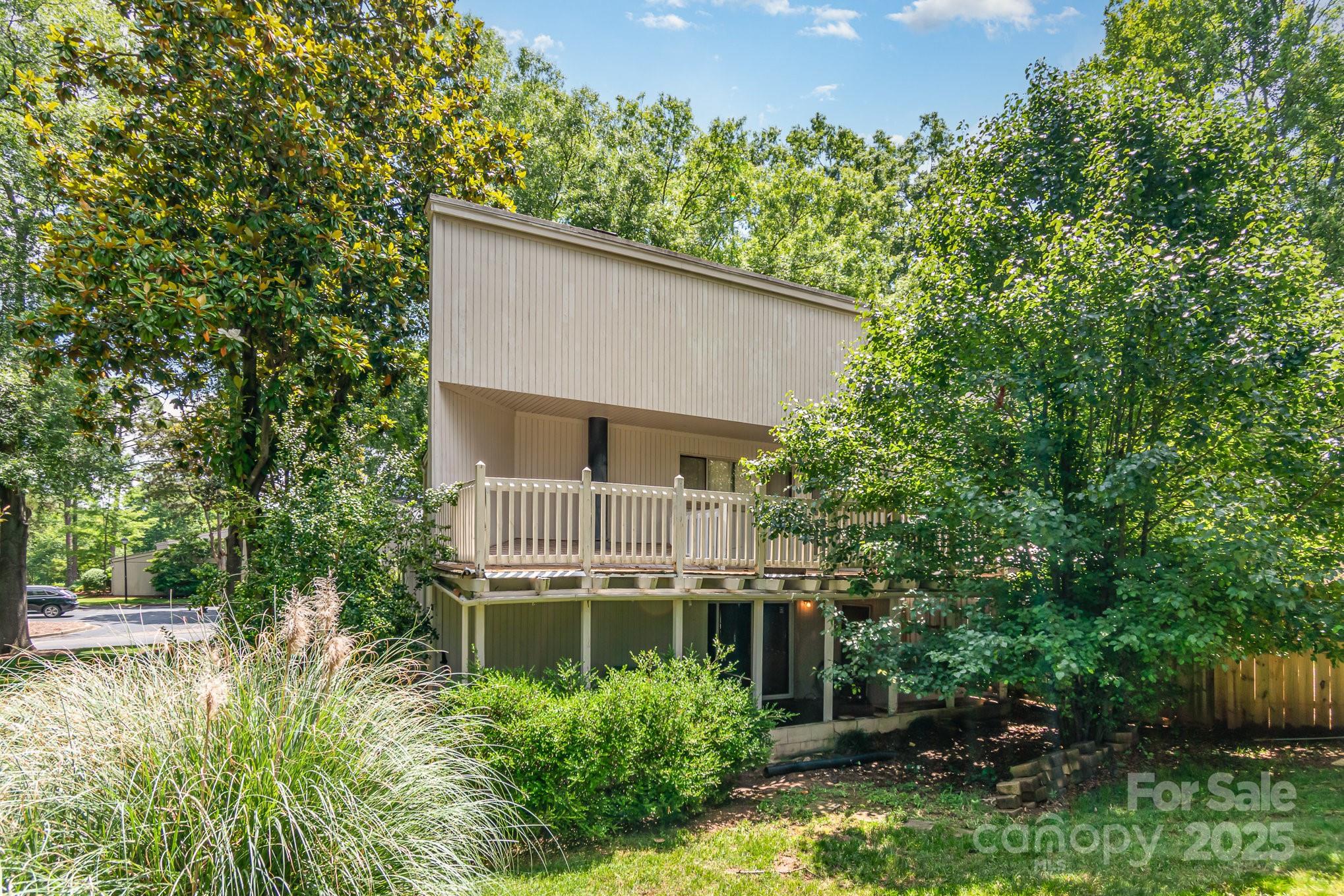 7900 Horse Chestnut Lane Property Photo 3