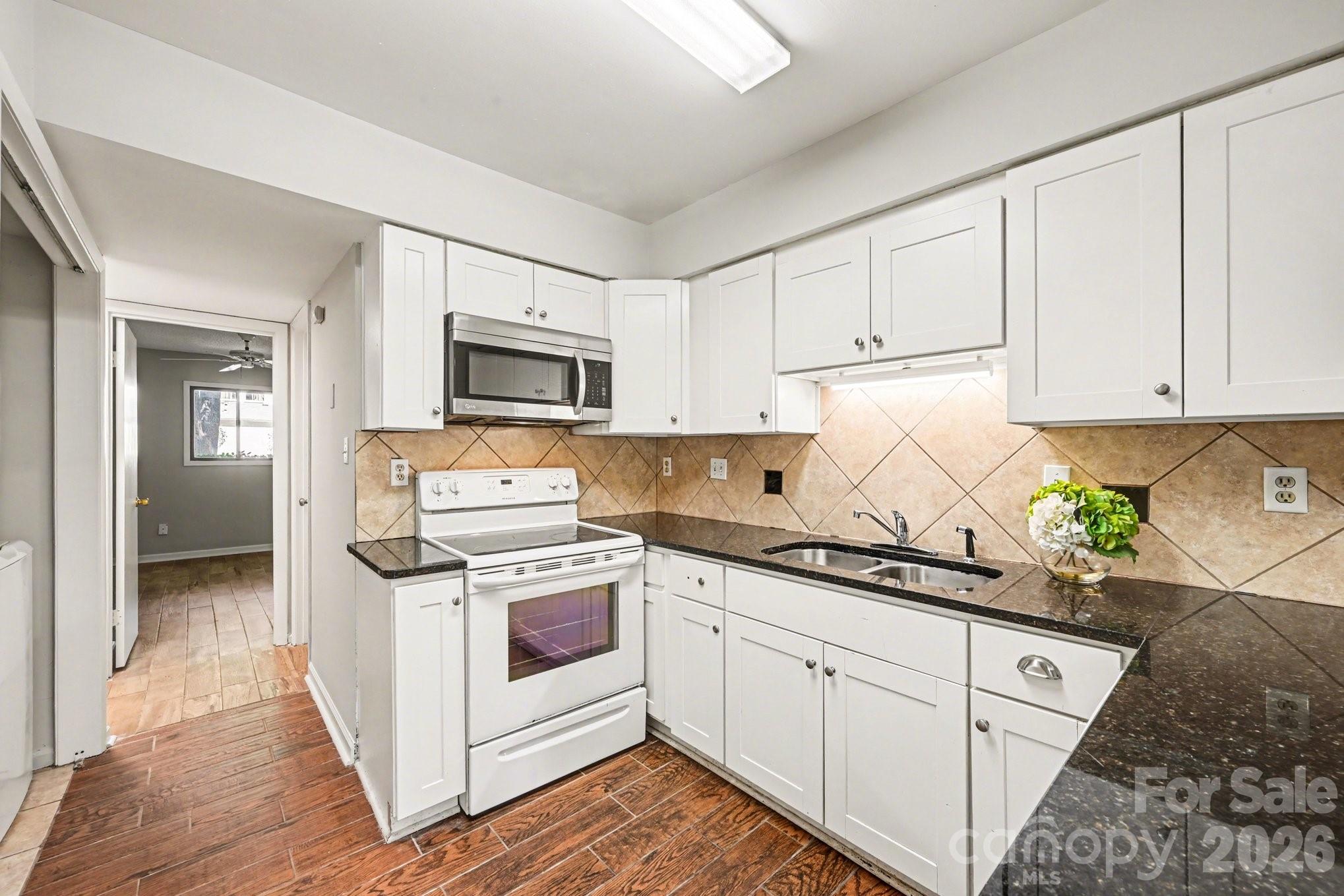 7900 Horse Chestnut Lane Property Photo 13