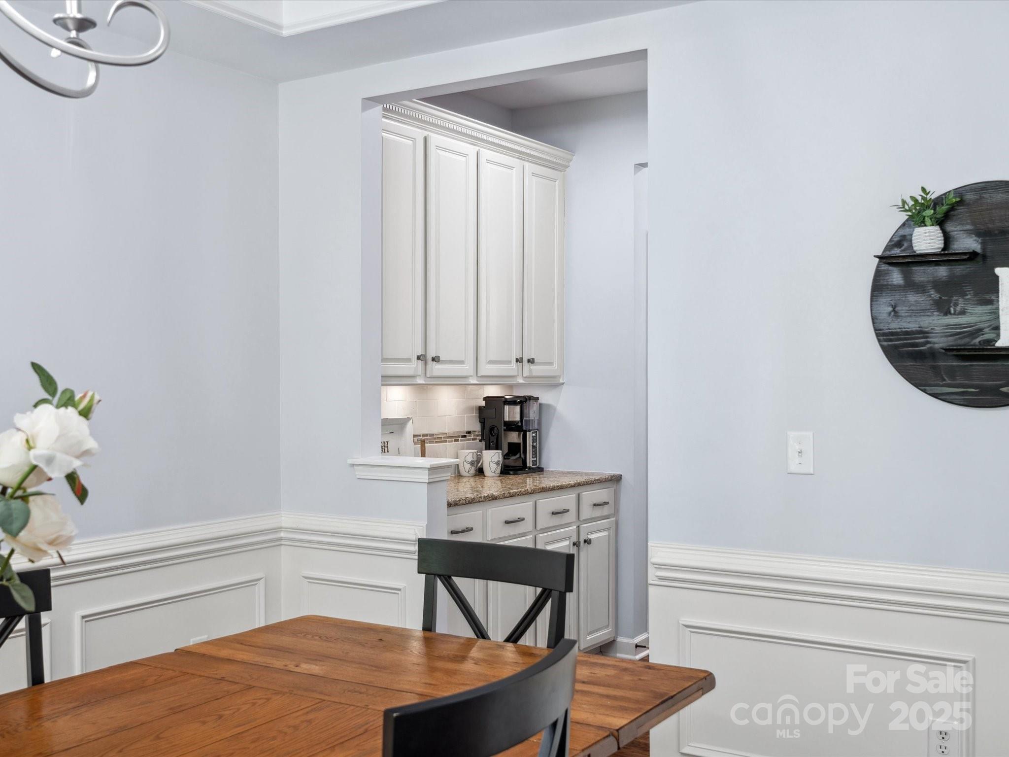 5005 Hedgebrook Lane Property Photo 8