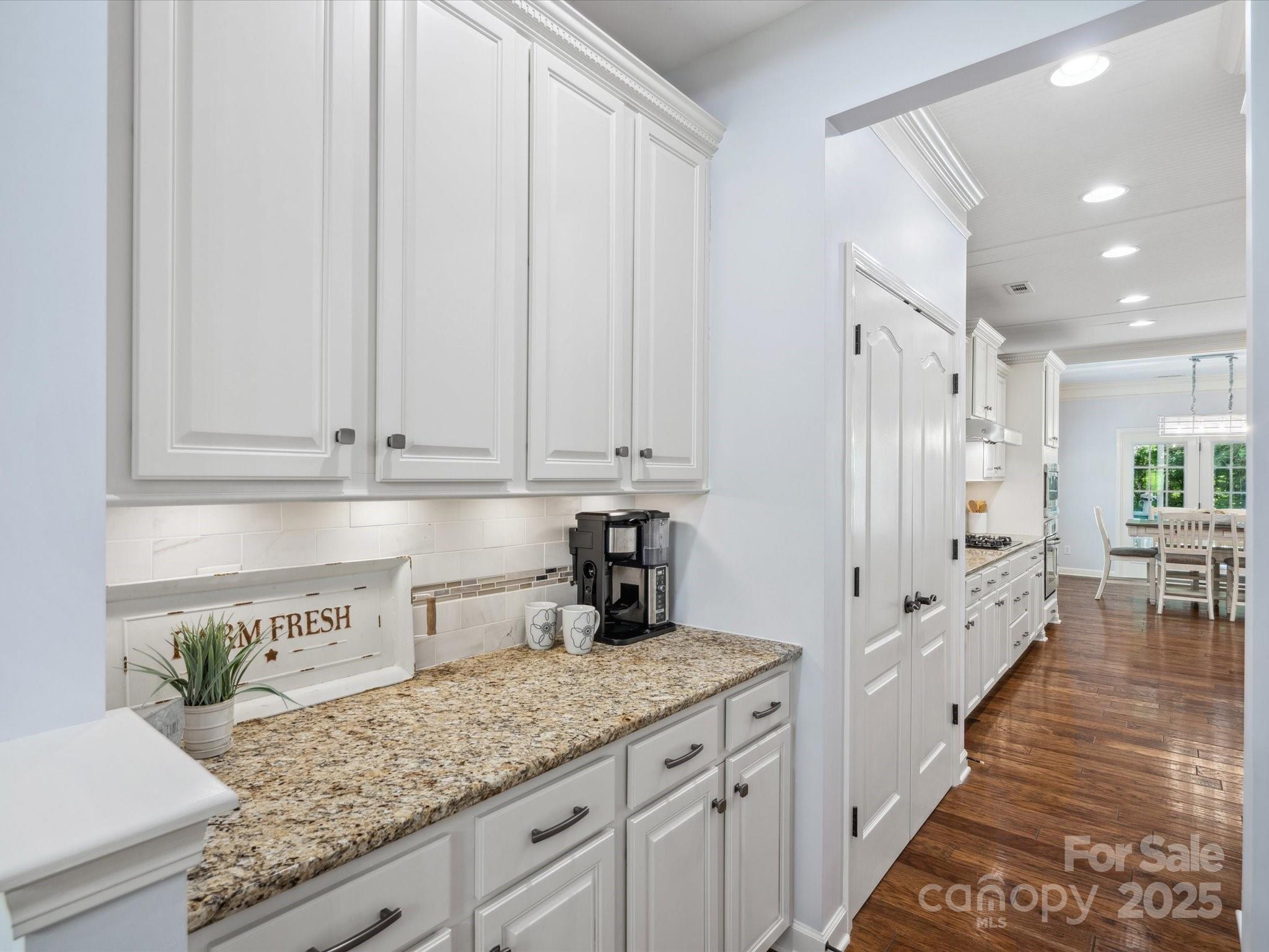 5005 Hedgebrook Lane Property Photo 8