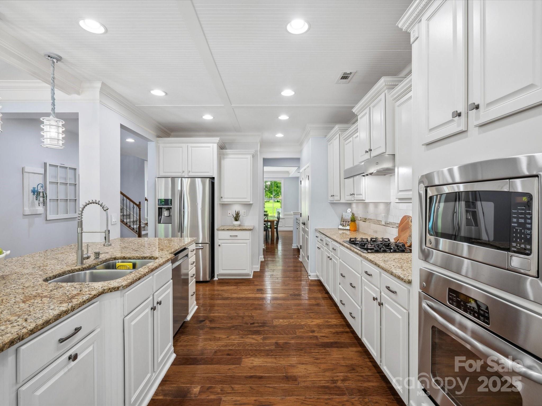 5005 Hedgebrook Lane Property Photo 12