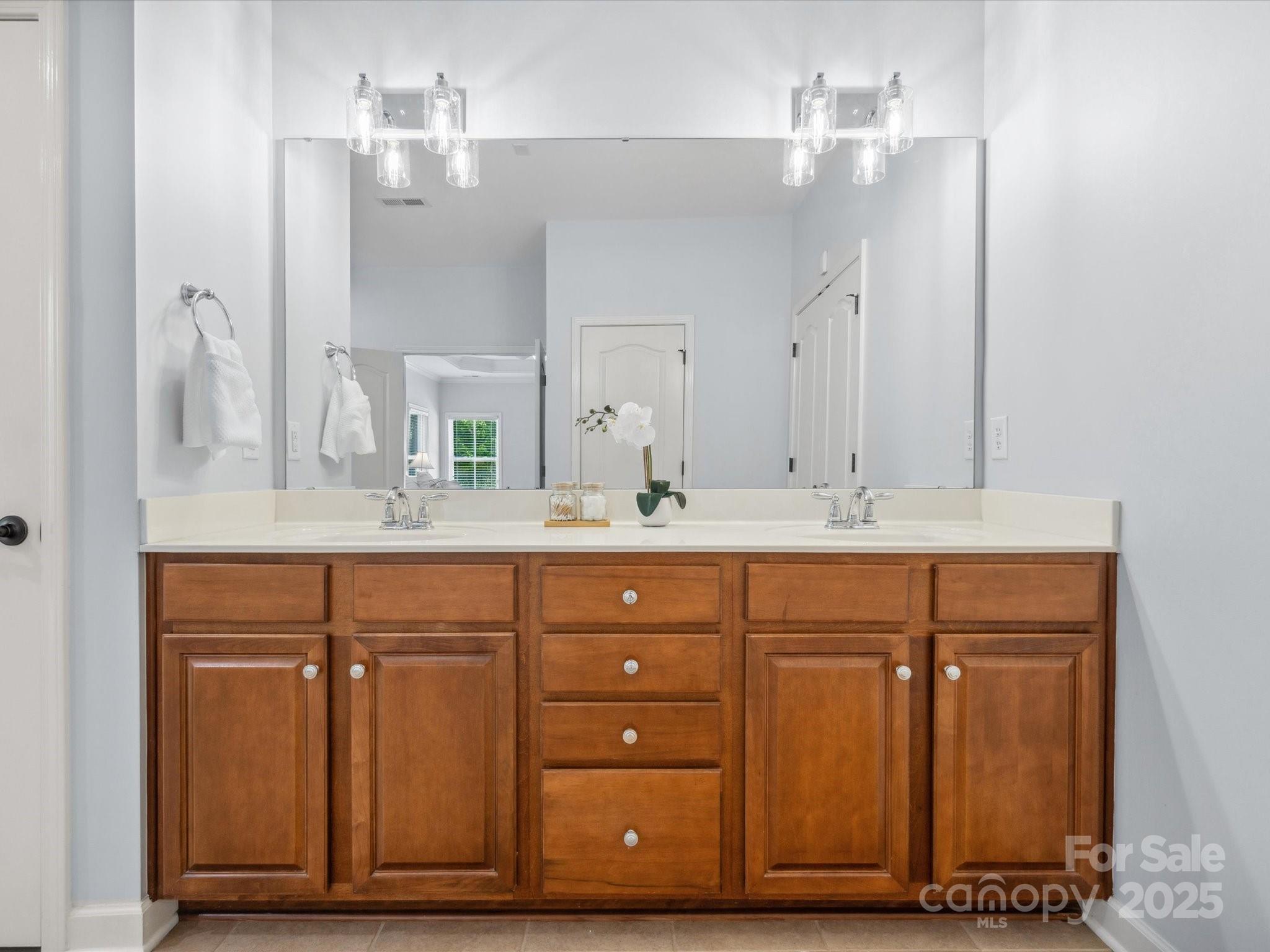 5005 Hedgebrook Lane Property Photo 23