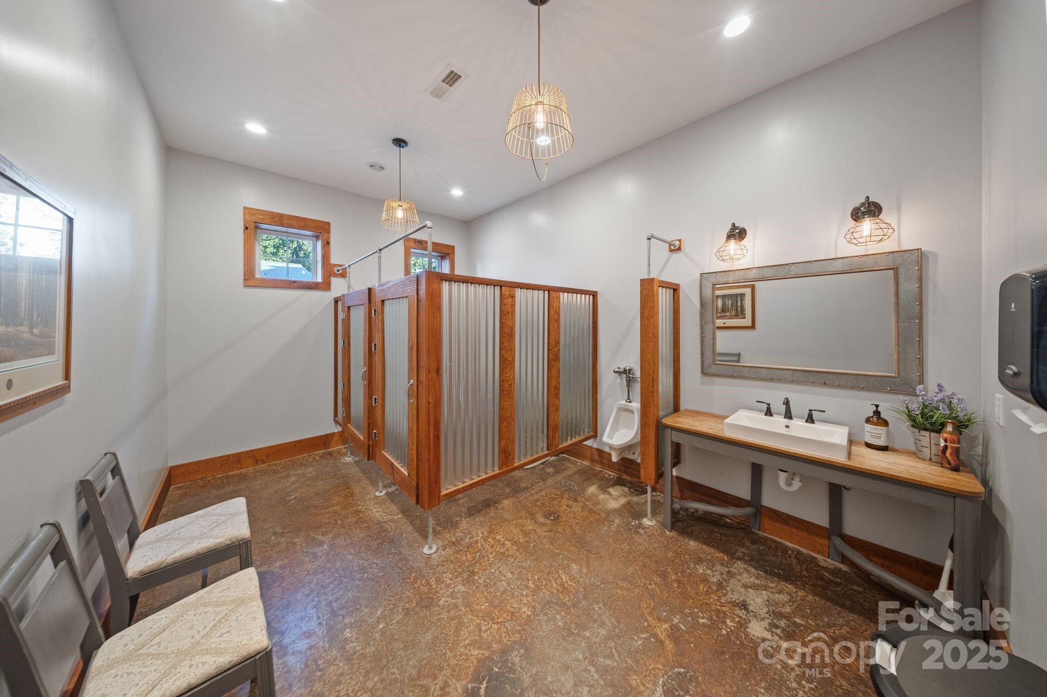 6572 Burkemont Road Property Photo 25