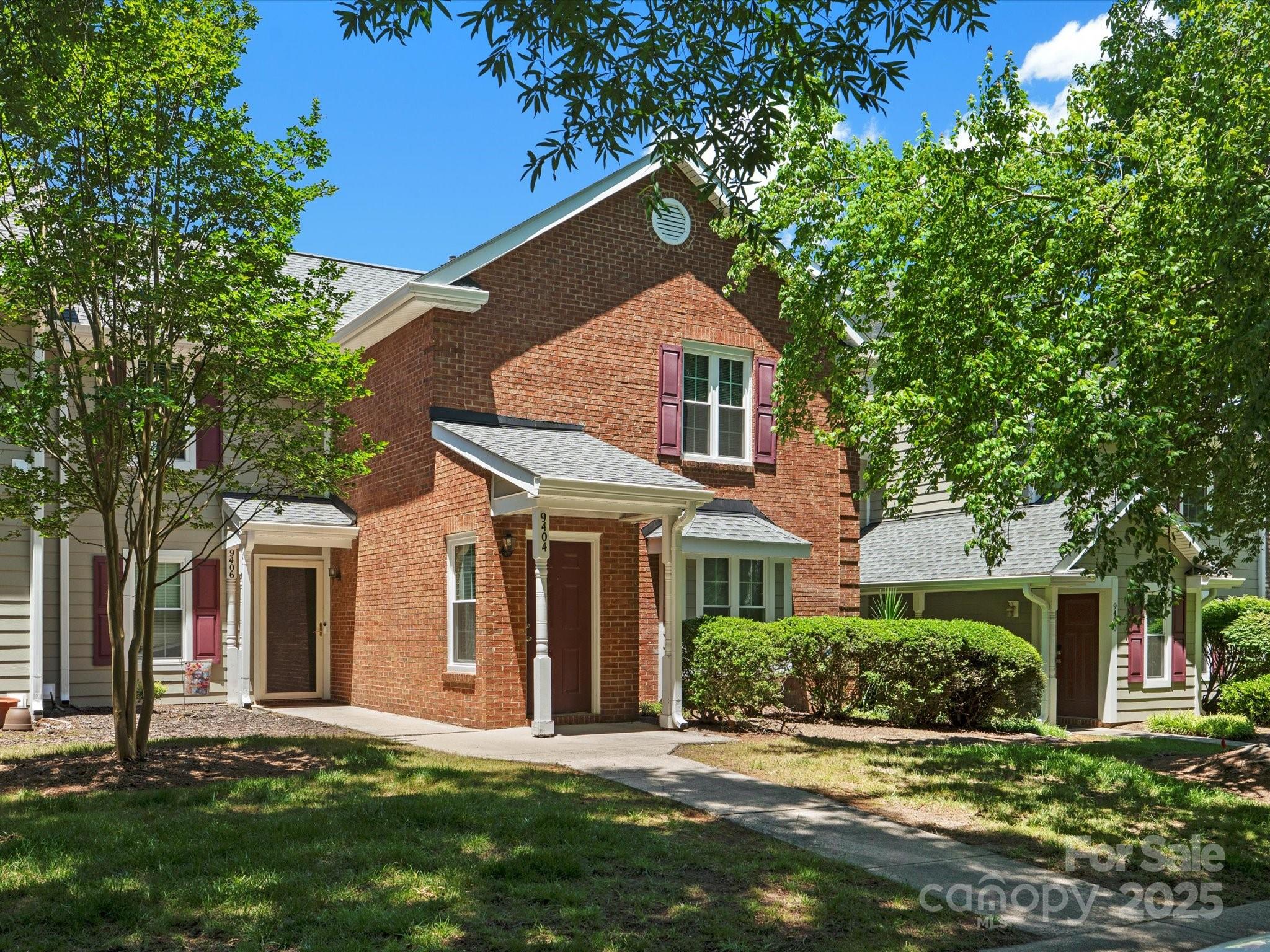 9404 S Vicksburg Park Court Property Photo 1