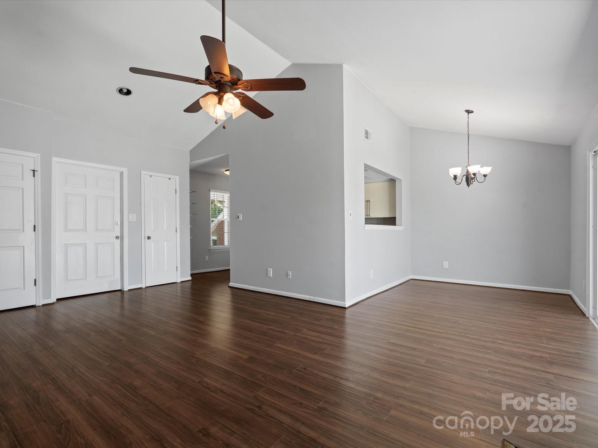 9404 S Vicksburg Park Court Property Photo 8