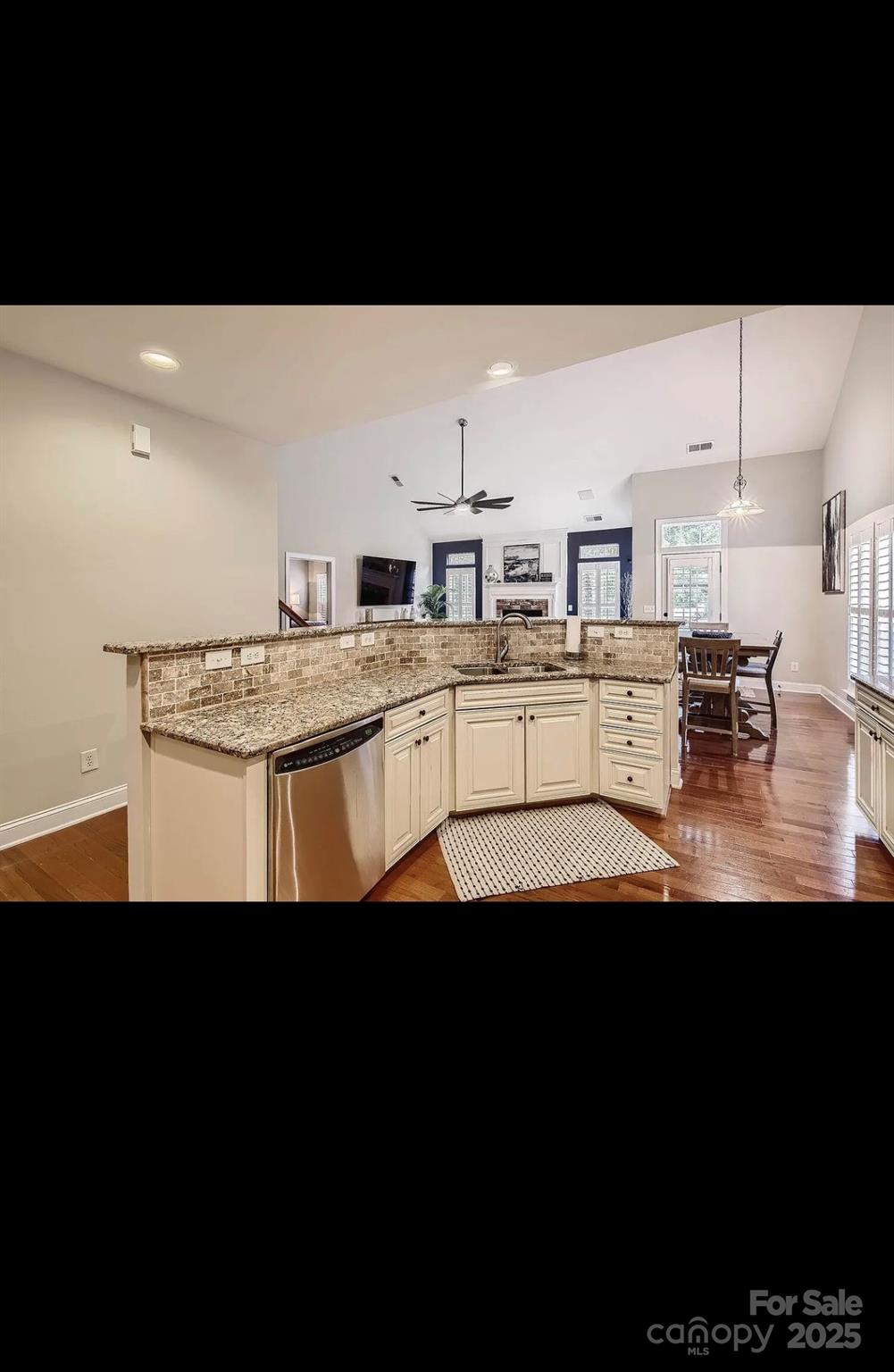 2234 Donnington Lane Property Photo 3