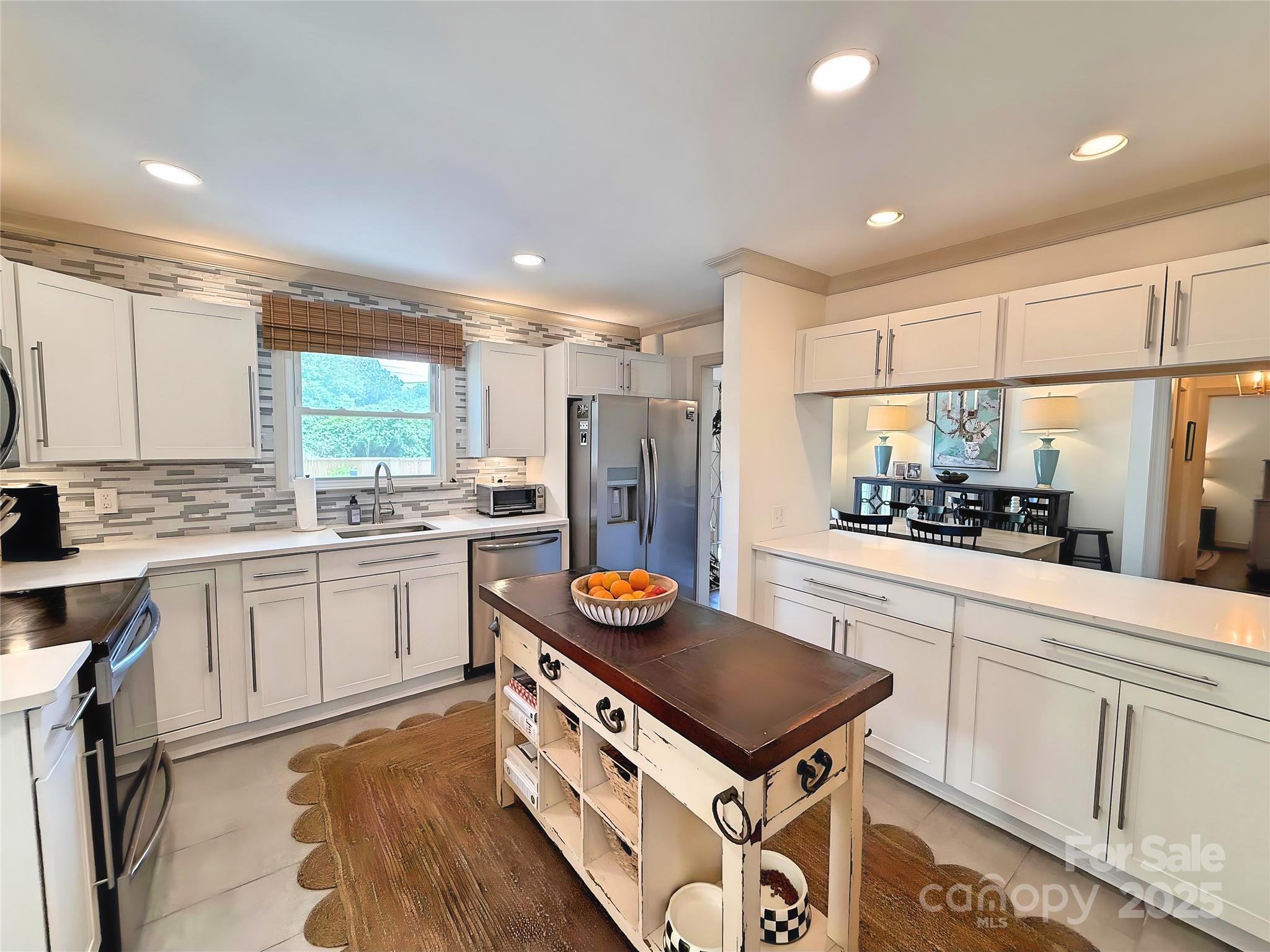 5033 Baylor Drive Property Photo 3