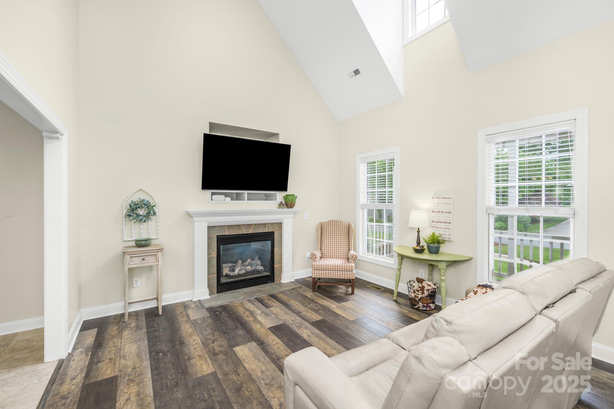 7255 Orchard Path Drive Property Photo 4