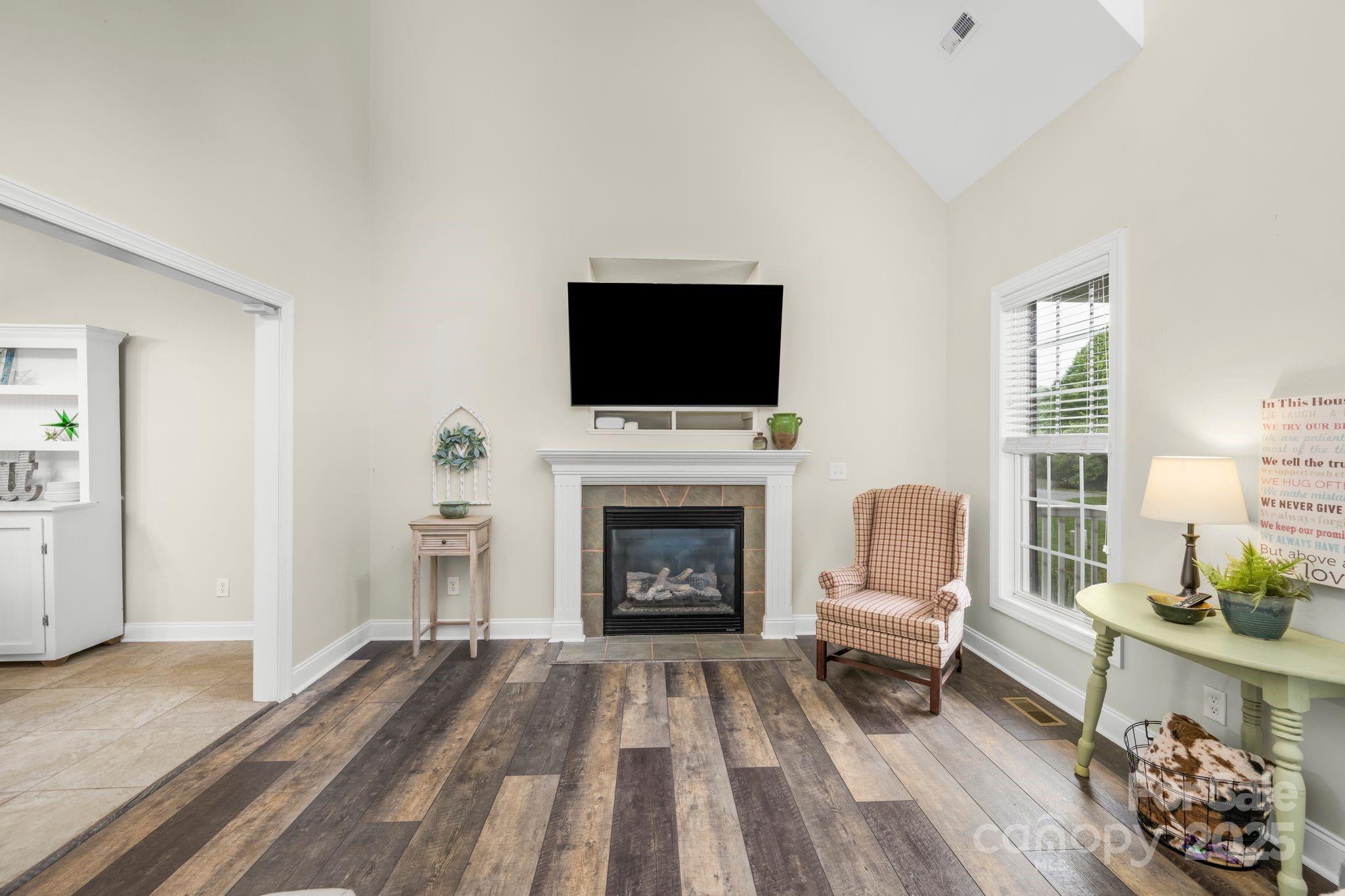 7255 Orchard Path Drive Property Photo 5