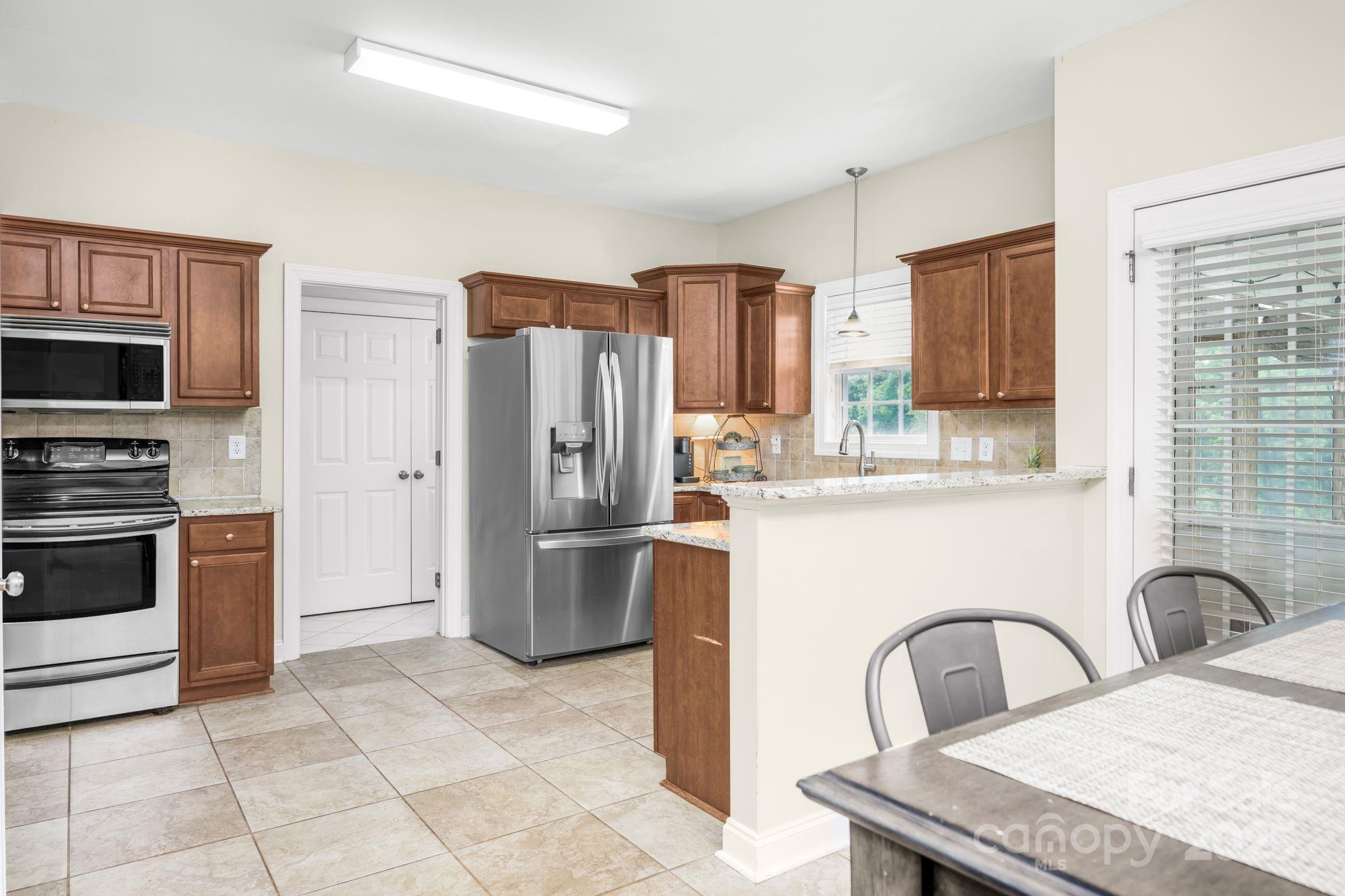 7255 Orchard Path Drive Property Photo 8