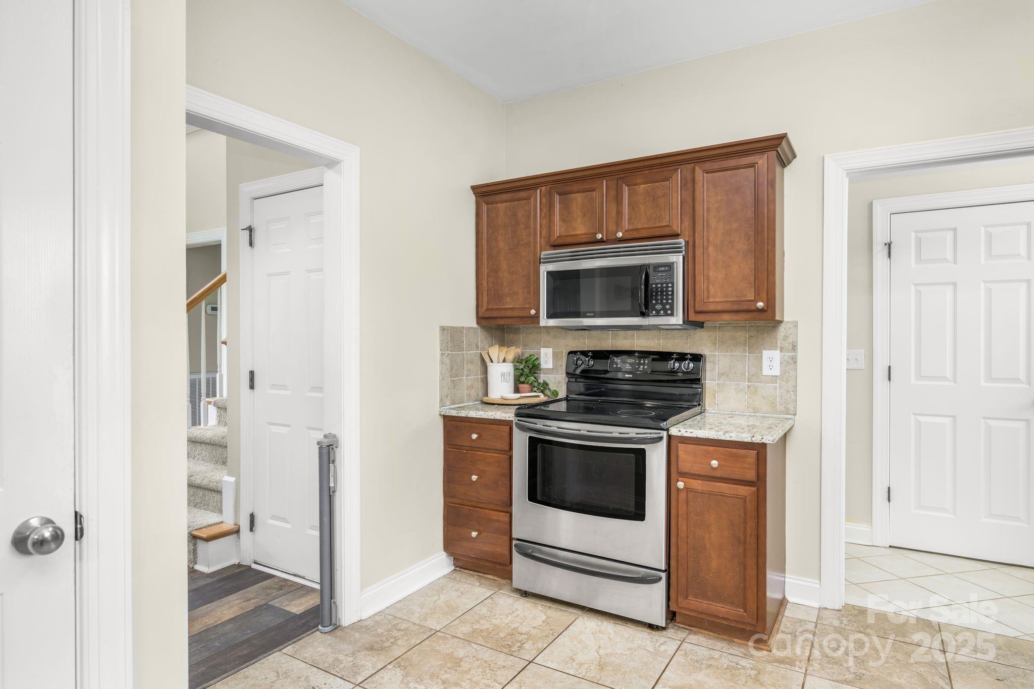 7255 Orchard Path Drive Property Photo 11