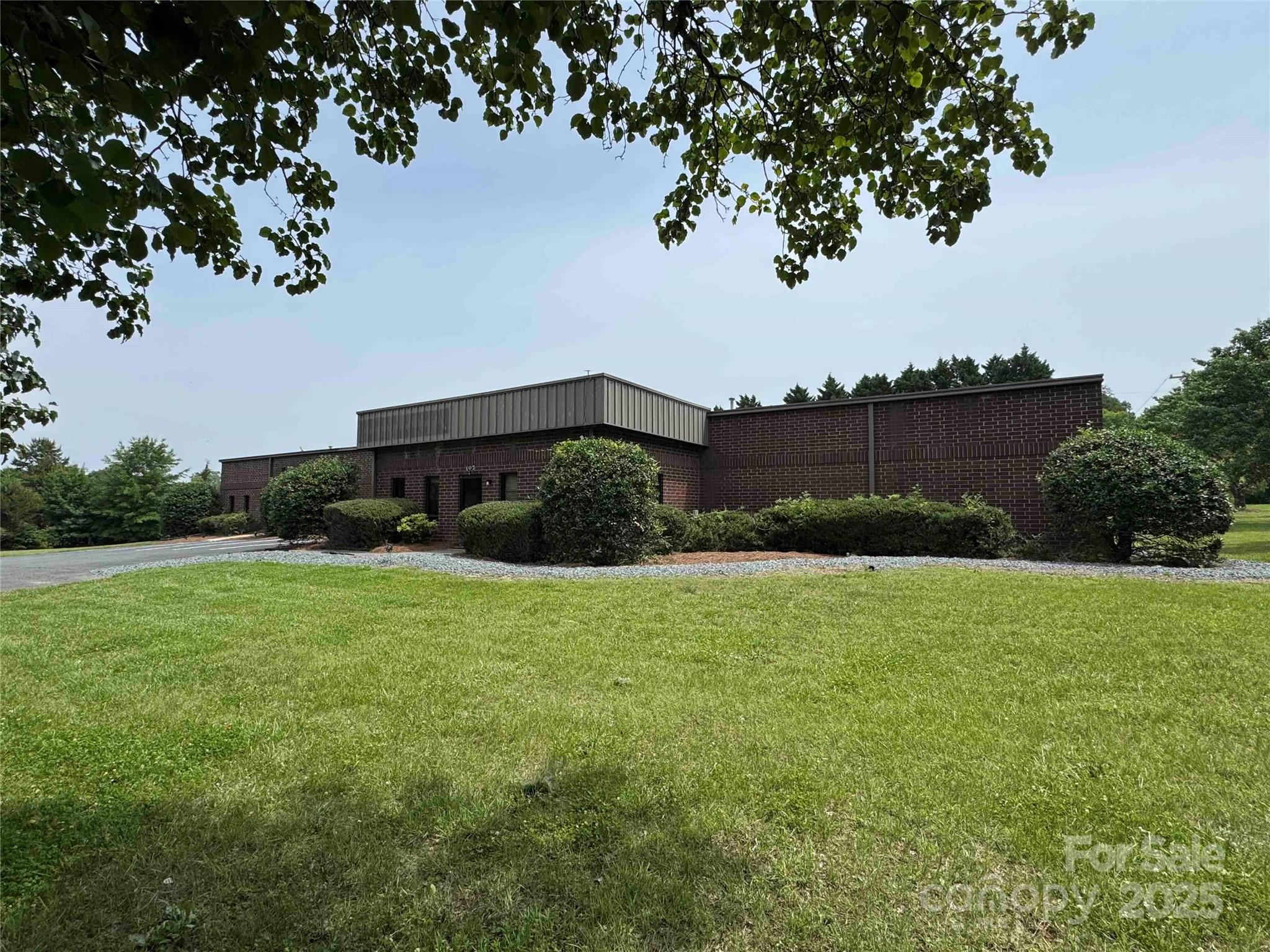 105 Corporate Boulevard Property Photo 1