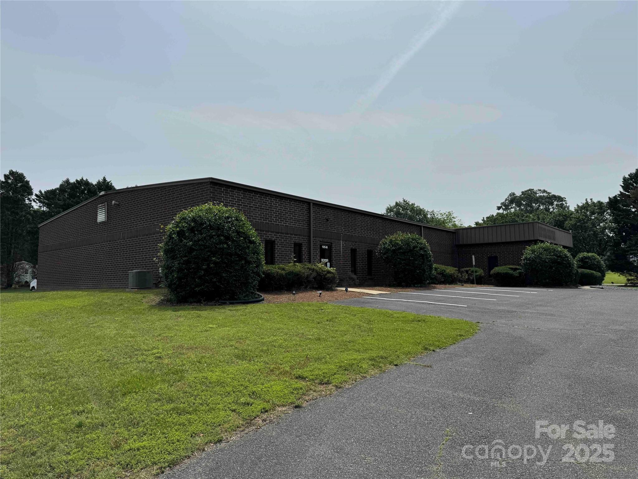 105 Corporate Boulevard Property Photo 2