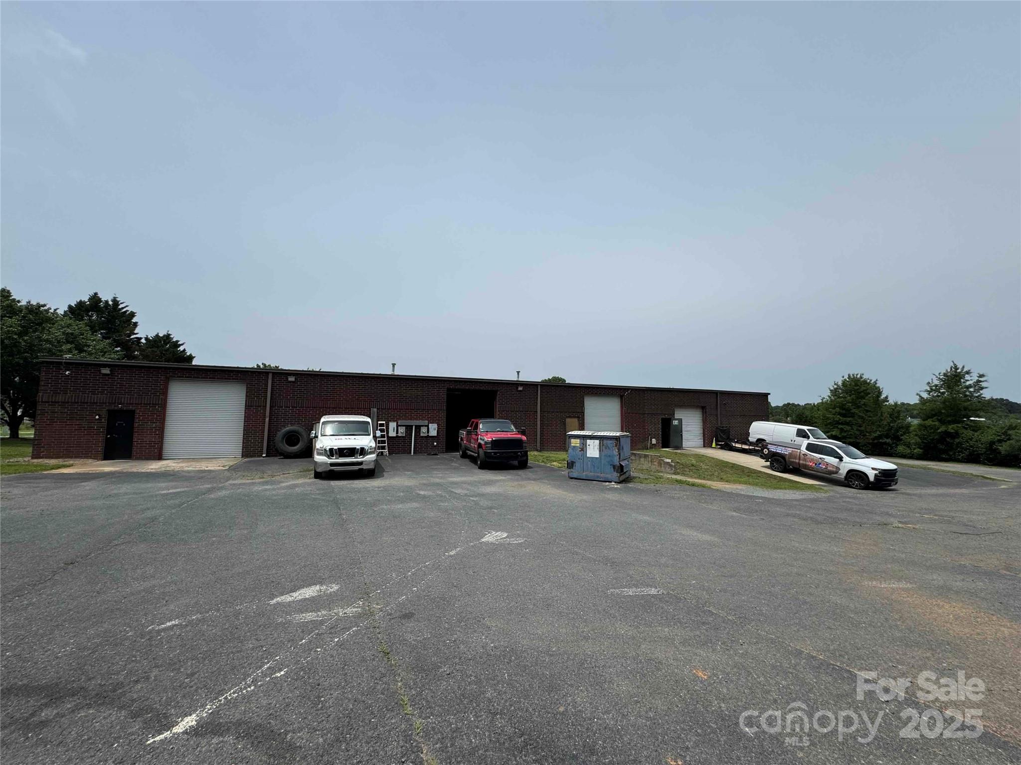 105 Corporate Boulevard Property Photo 9