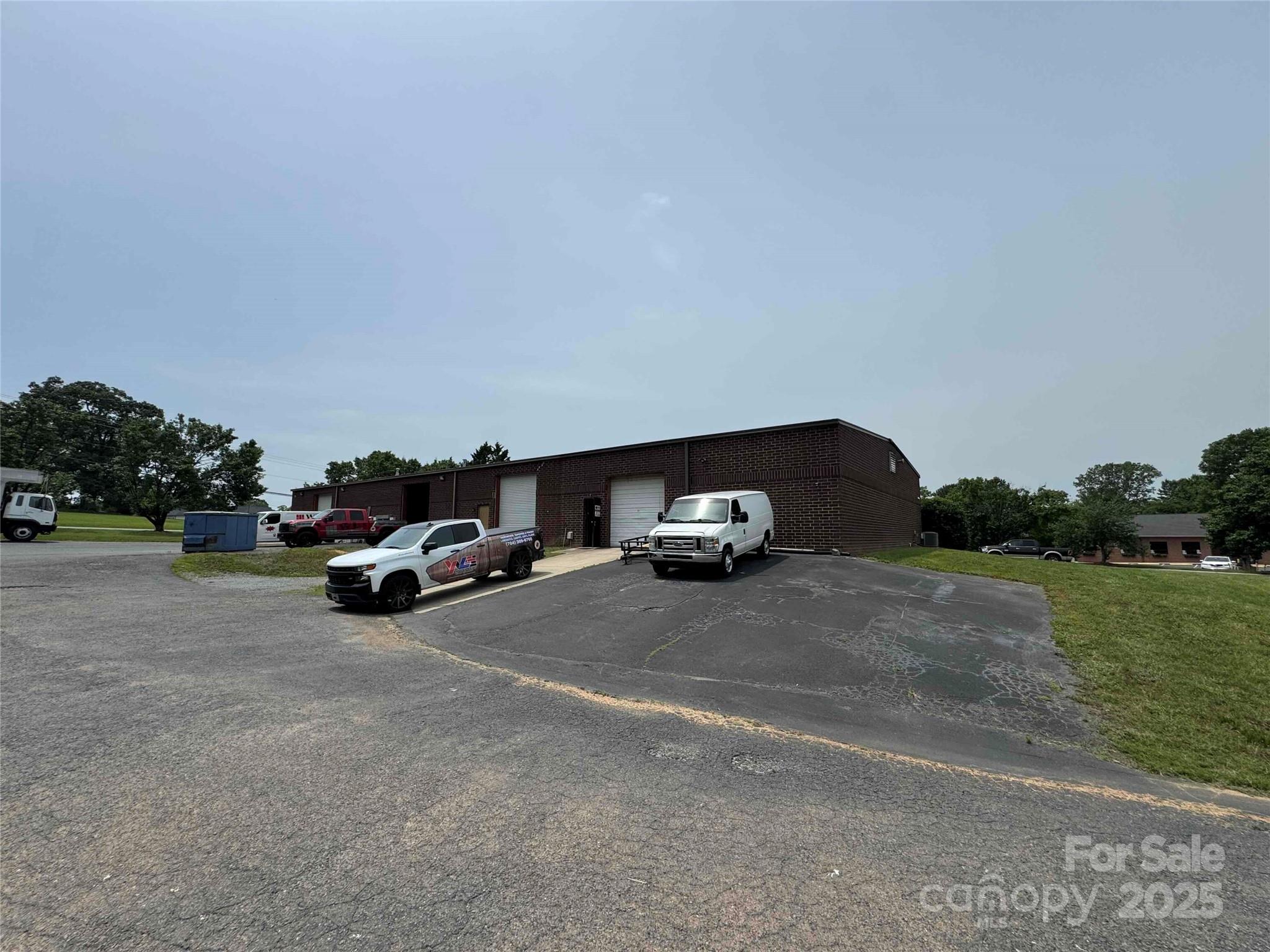 105 Corporate Boulevard Property Photo 10
