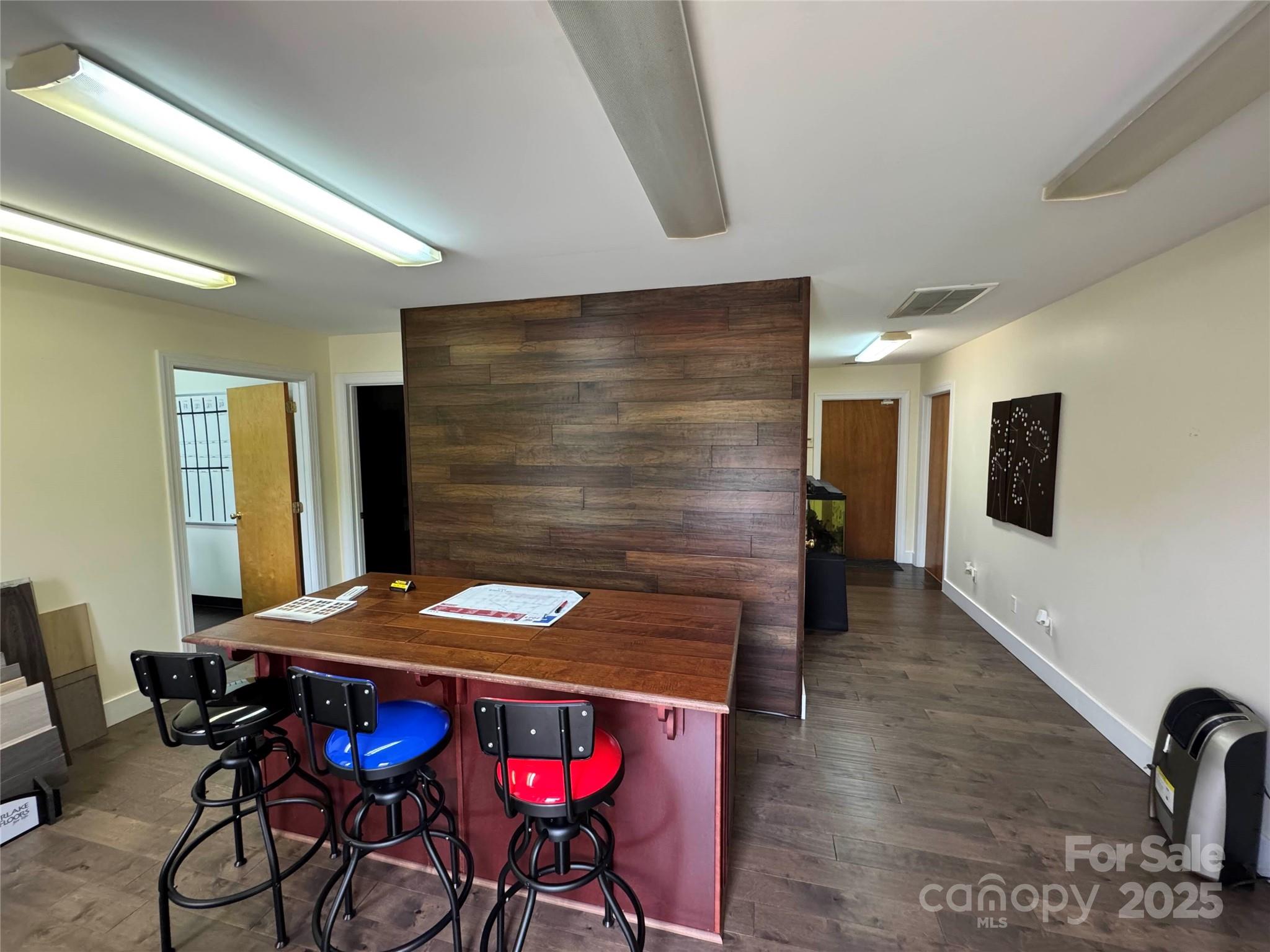 105 Corporate Boulevard Property Photo 12
