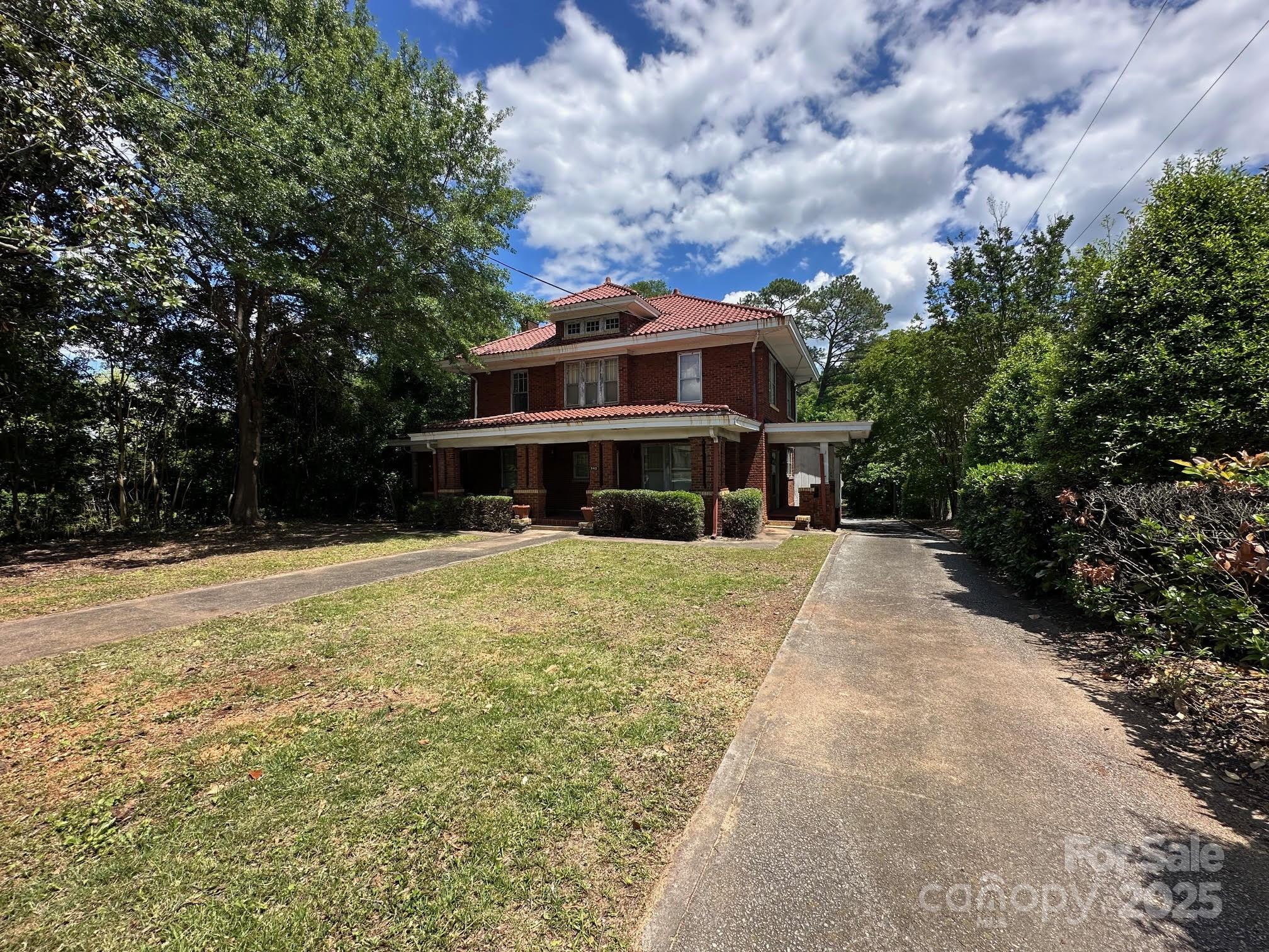 943 N Church Street Property Photo