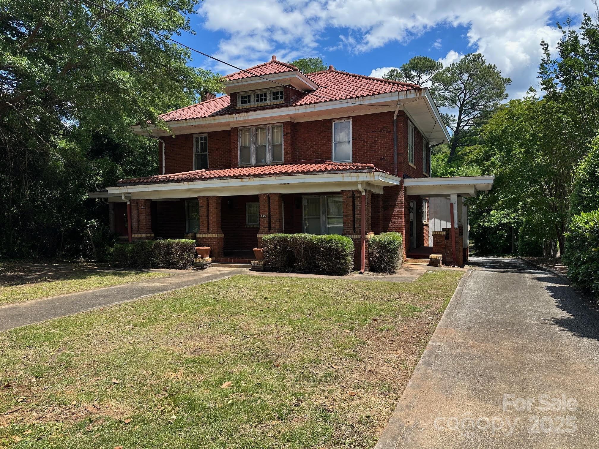 943 N Church Street Property Photo 2
