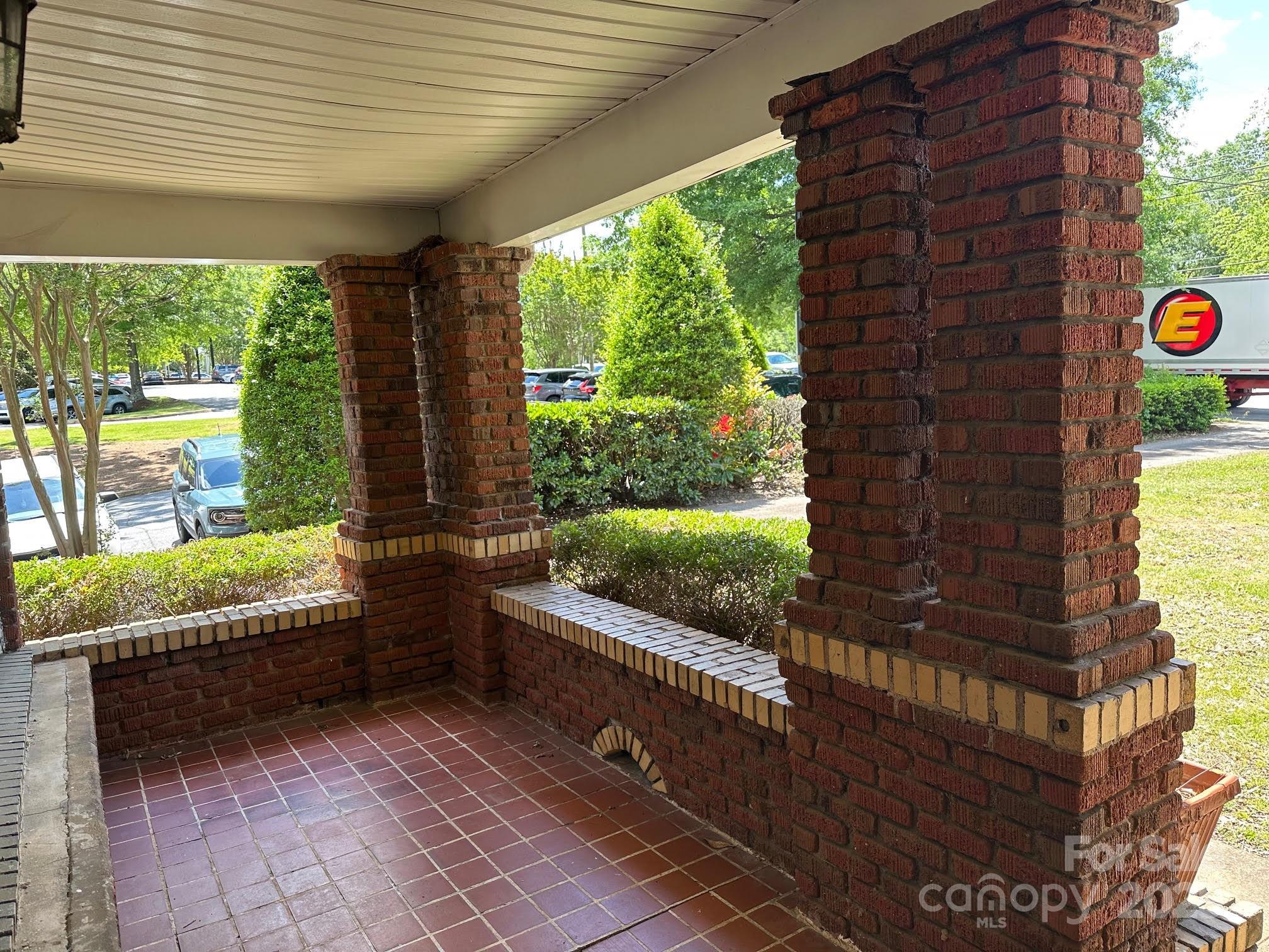 943 N Church Street Property Photo 6