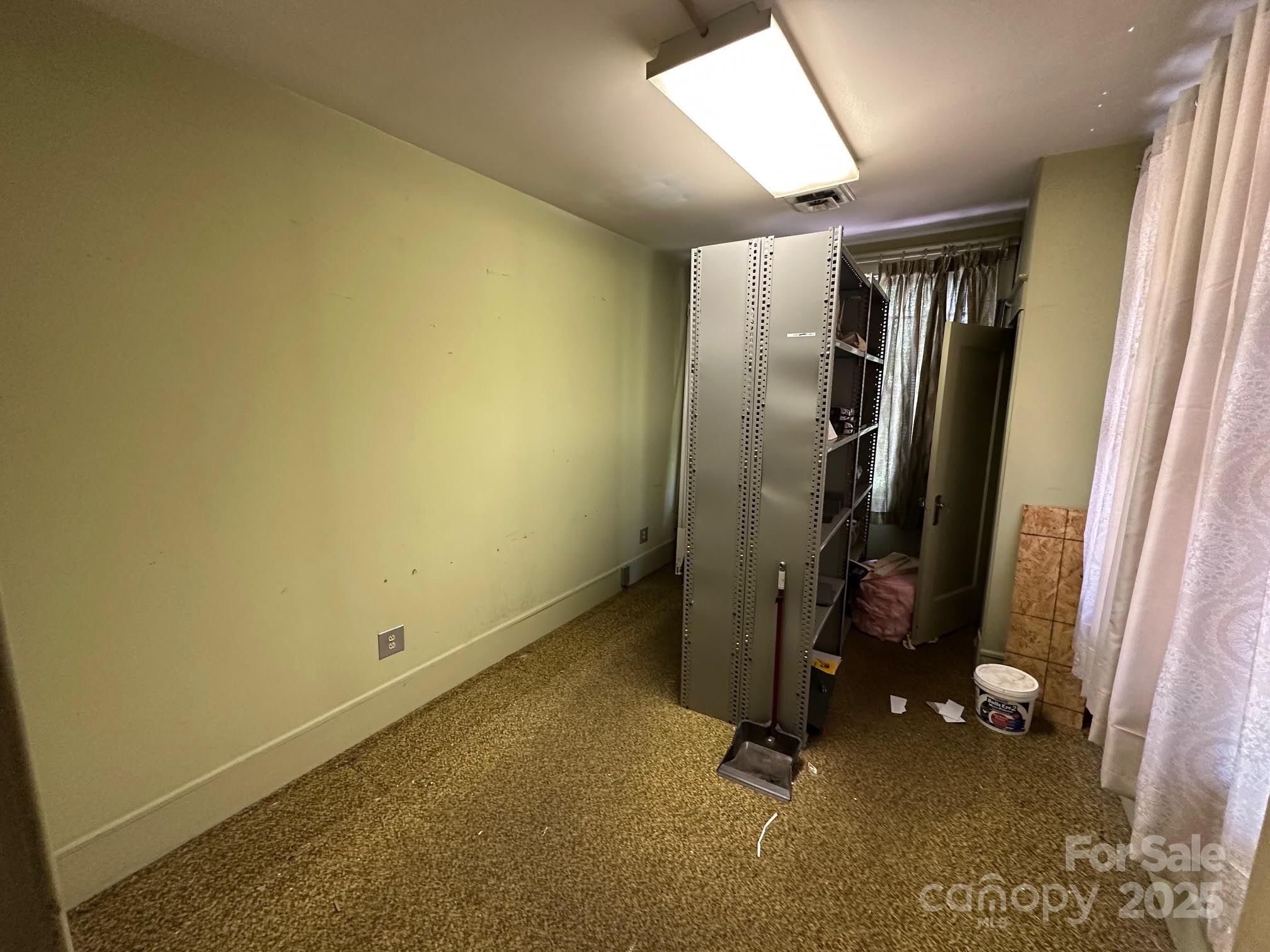 943 N Church Street Property Photo 9