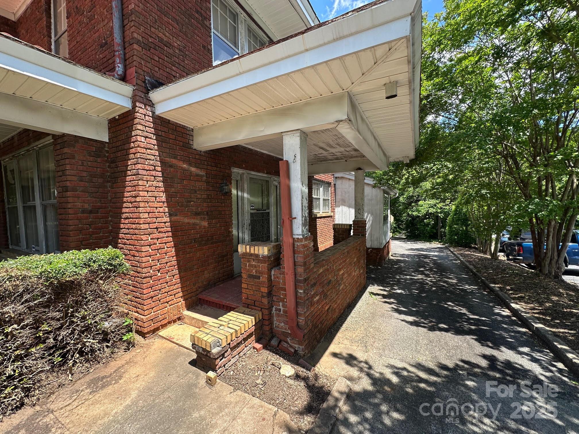 943 N Church Street Property Photo 13