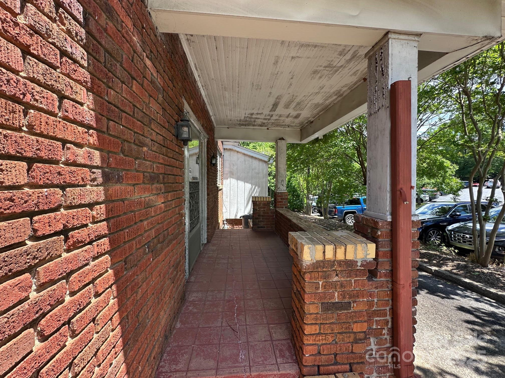 943 N Church Street Property Photo 14