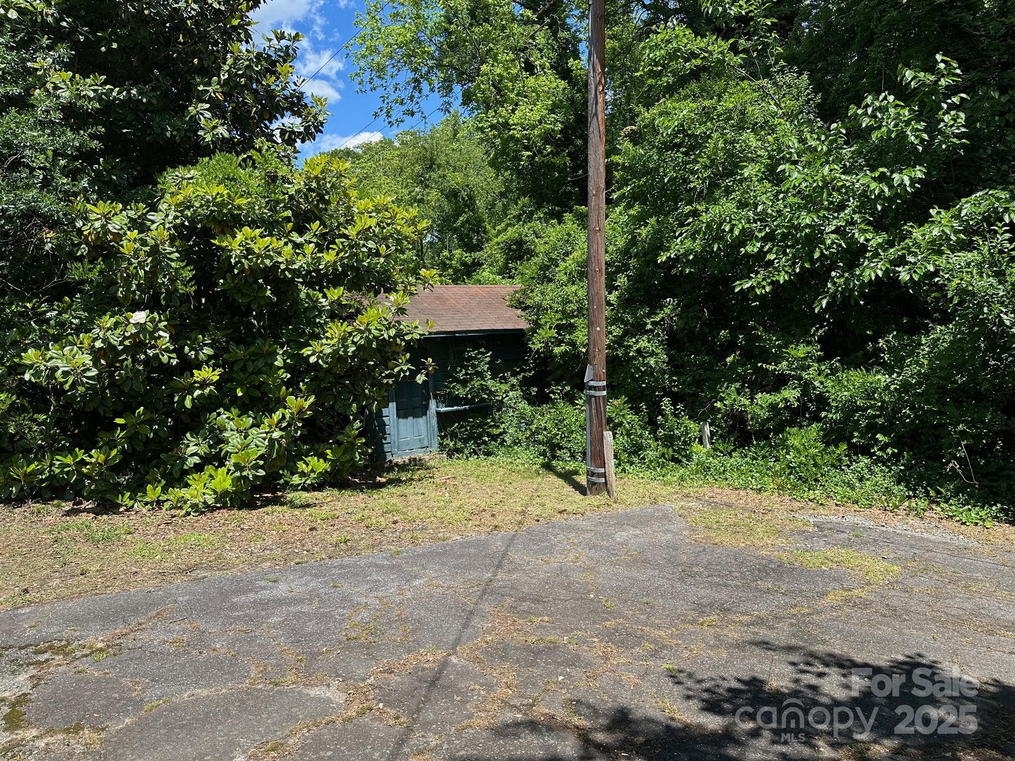 943 N Church Street Property Photo 16