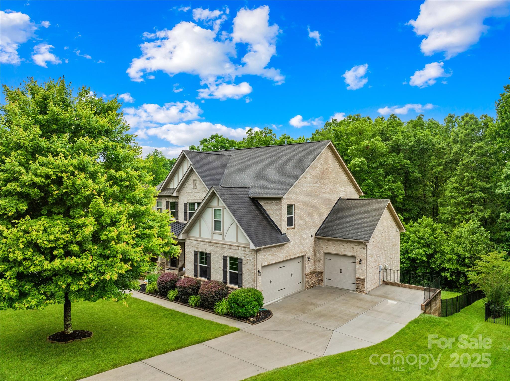 2289 Pine Valley Drive Property Photo 4