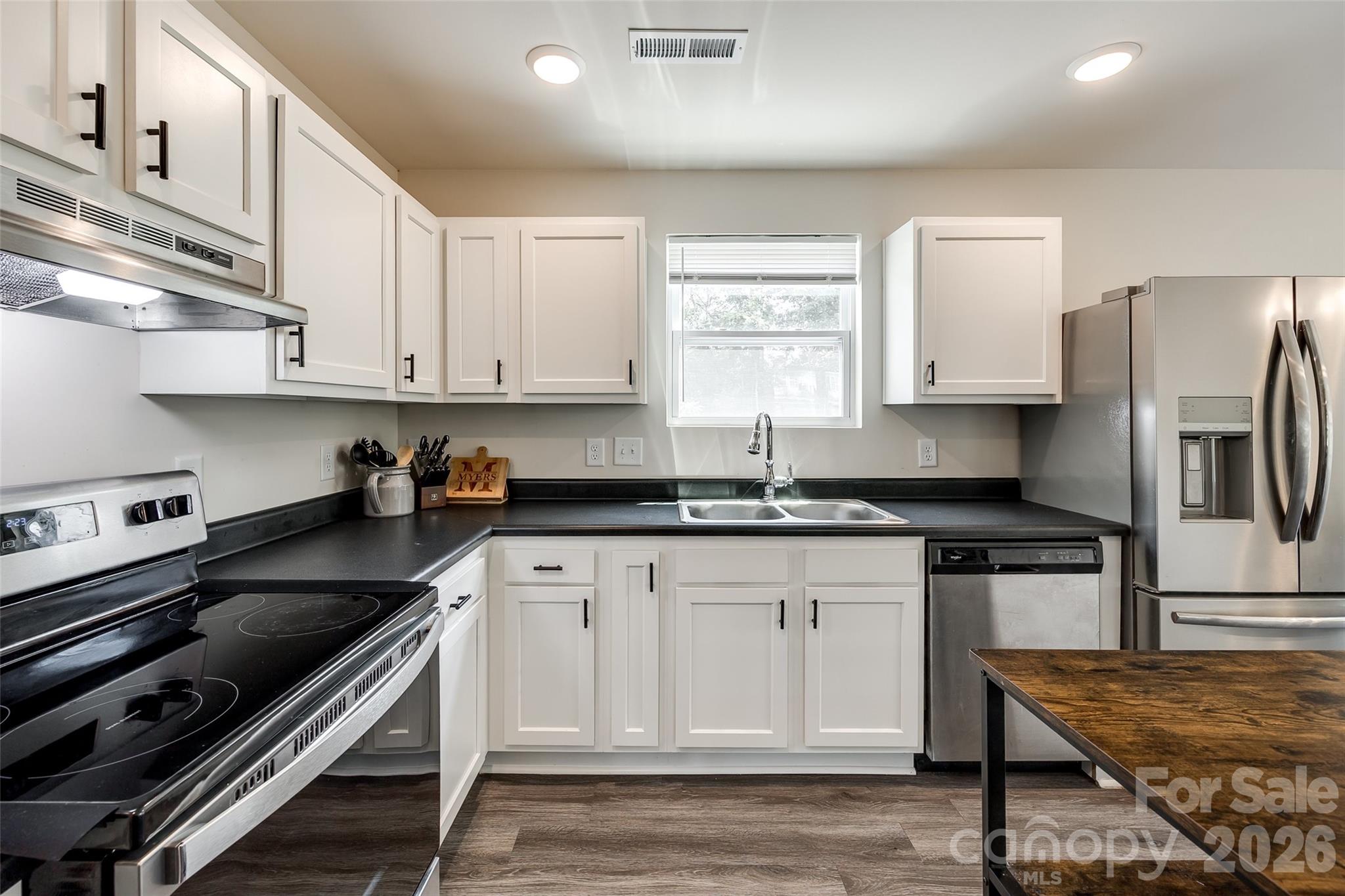 415 Kickapoo Avenue Property Photo 2