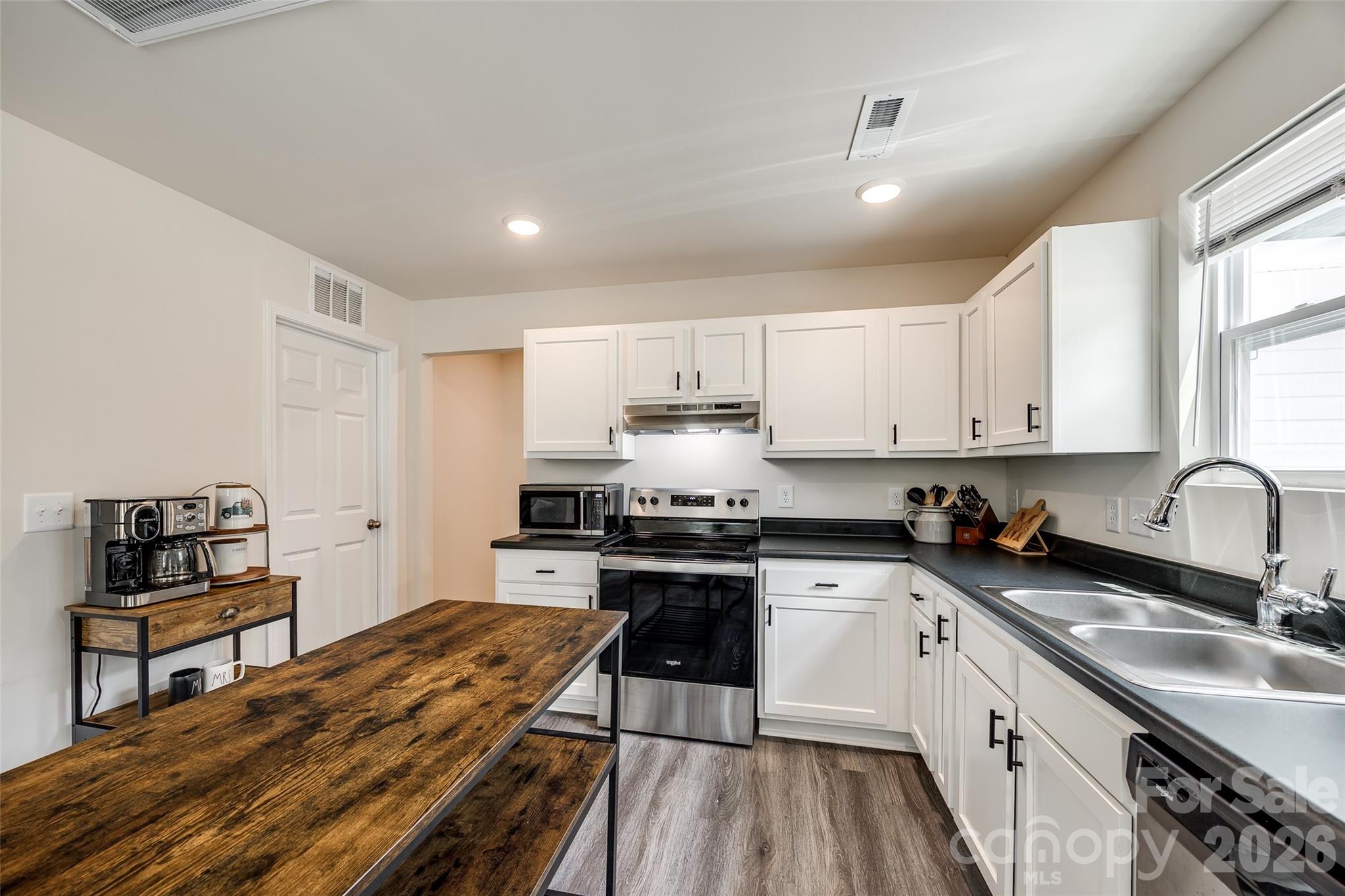 415 Kickapoo Avenue Property Photo 3
