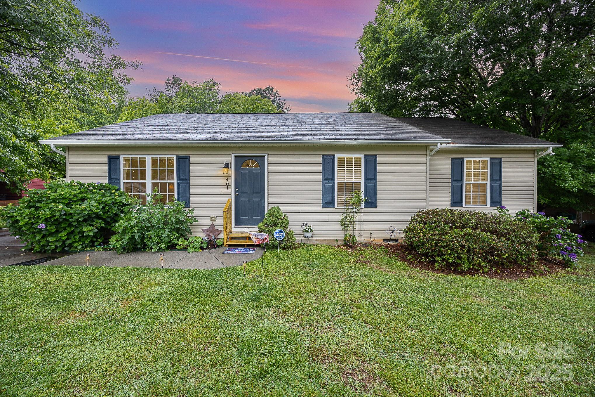 401 Yadkin Street Property Photo 1