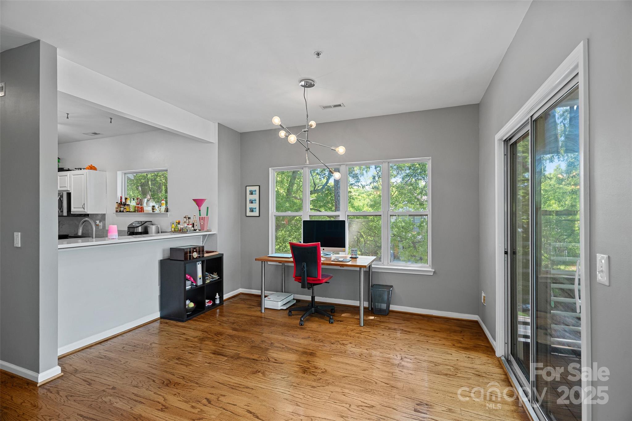 2625 E 5th Street F Property Photo 6