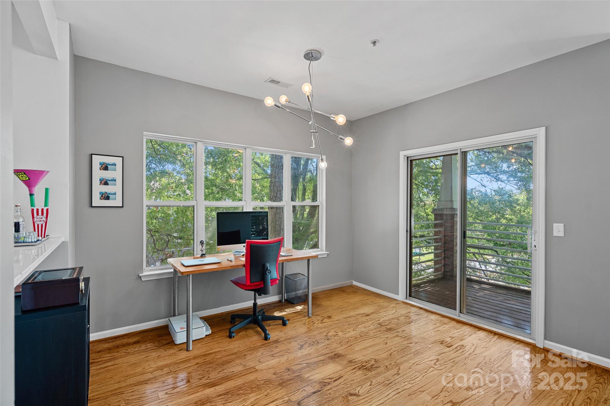 2625 E 5th Street F Property Photo 7