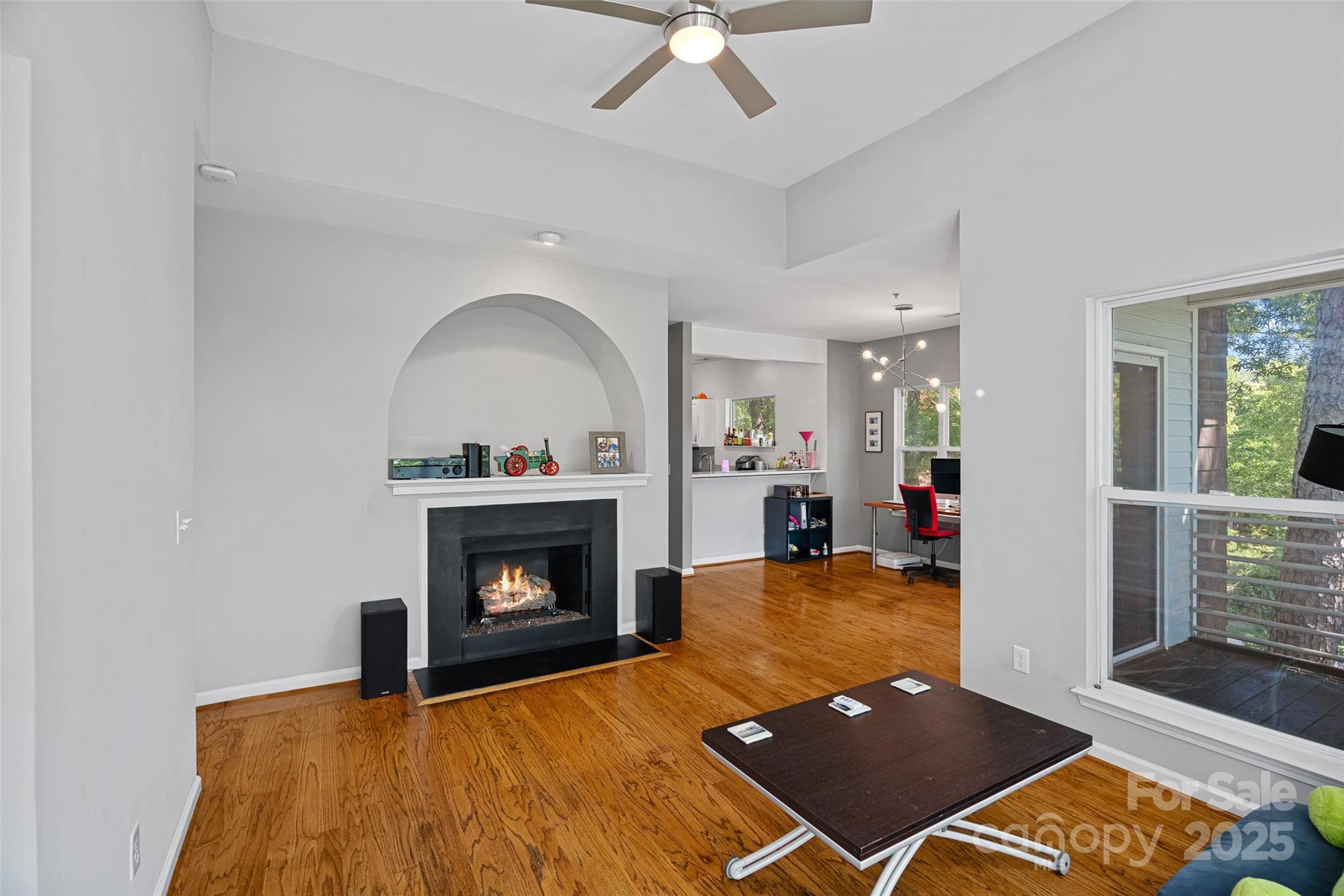 2625 E 5th Street F Property Photo 9