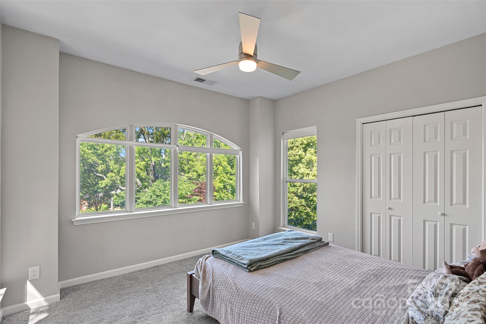 2625 E 5th Street F Property Photo 12