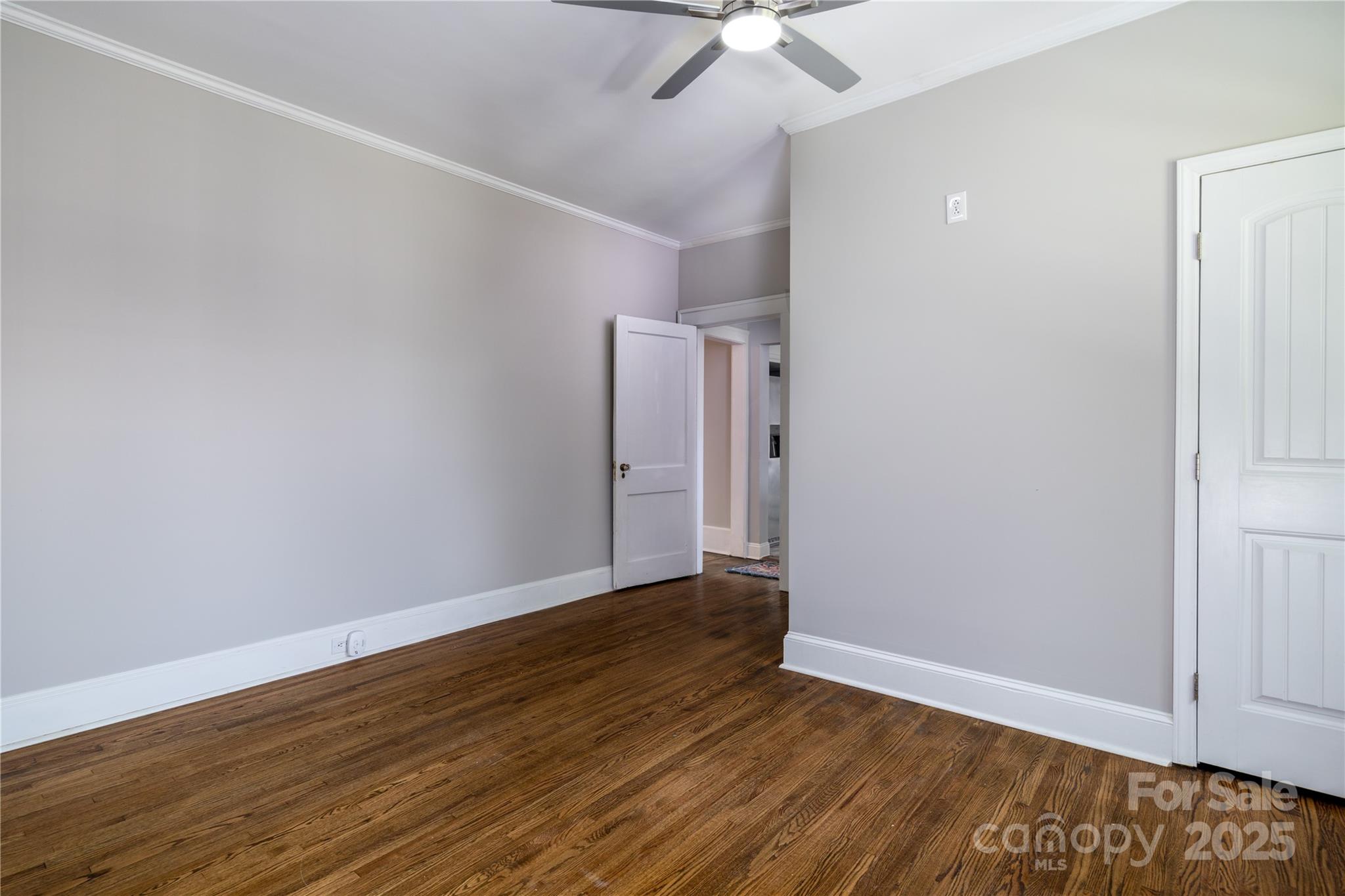 524 Hawthorne Lane Property Photo 8
