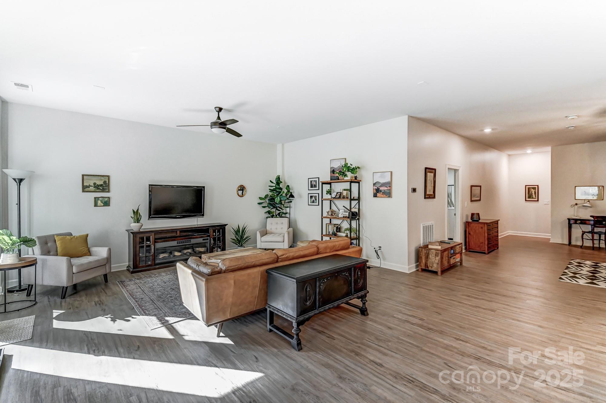 319 S San Agustin Drive Property Photo 28