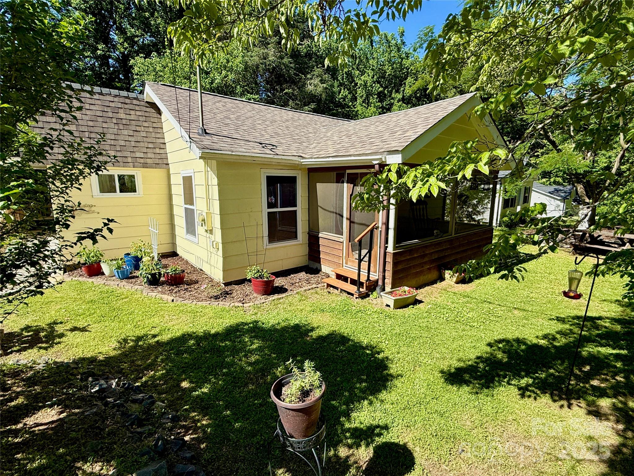 105 Venus Avenue Property Photo 1