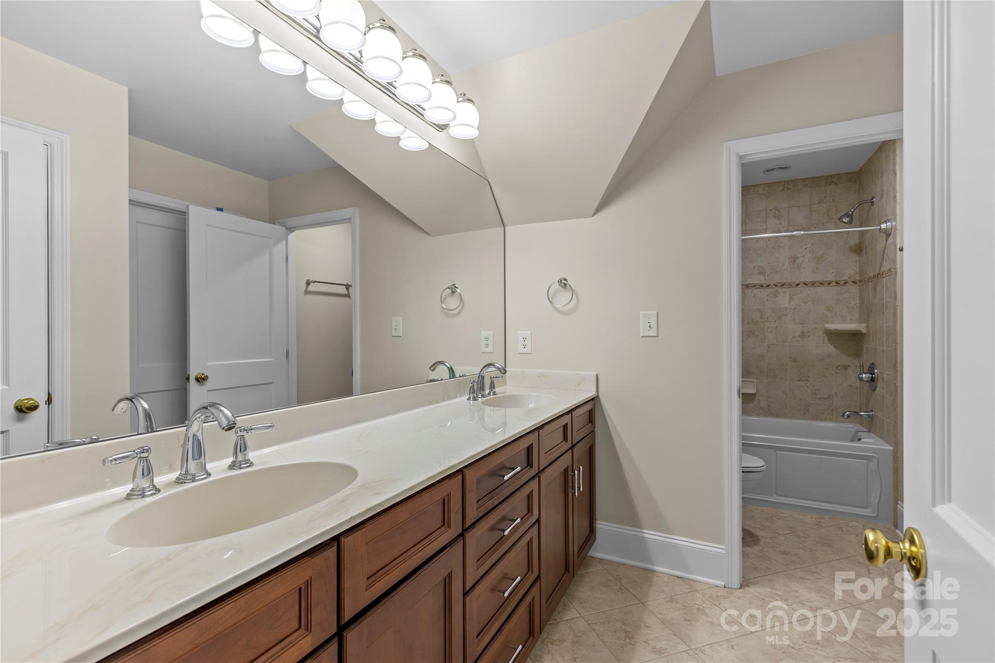1500 Lynway Drive Property Photo 27