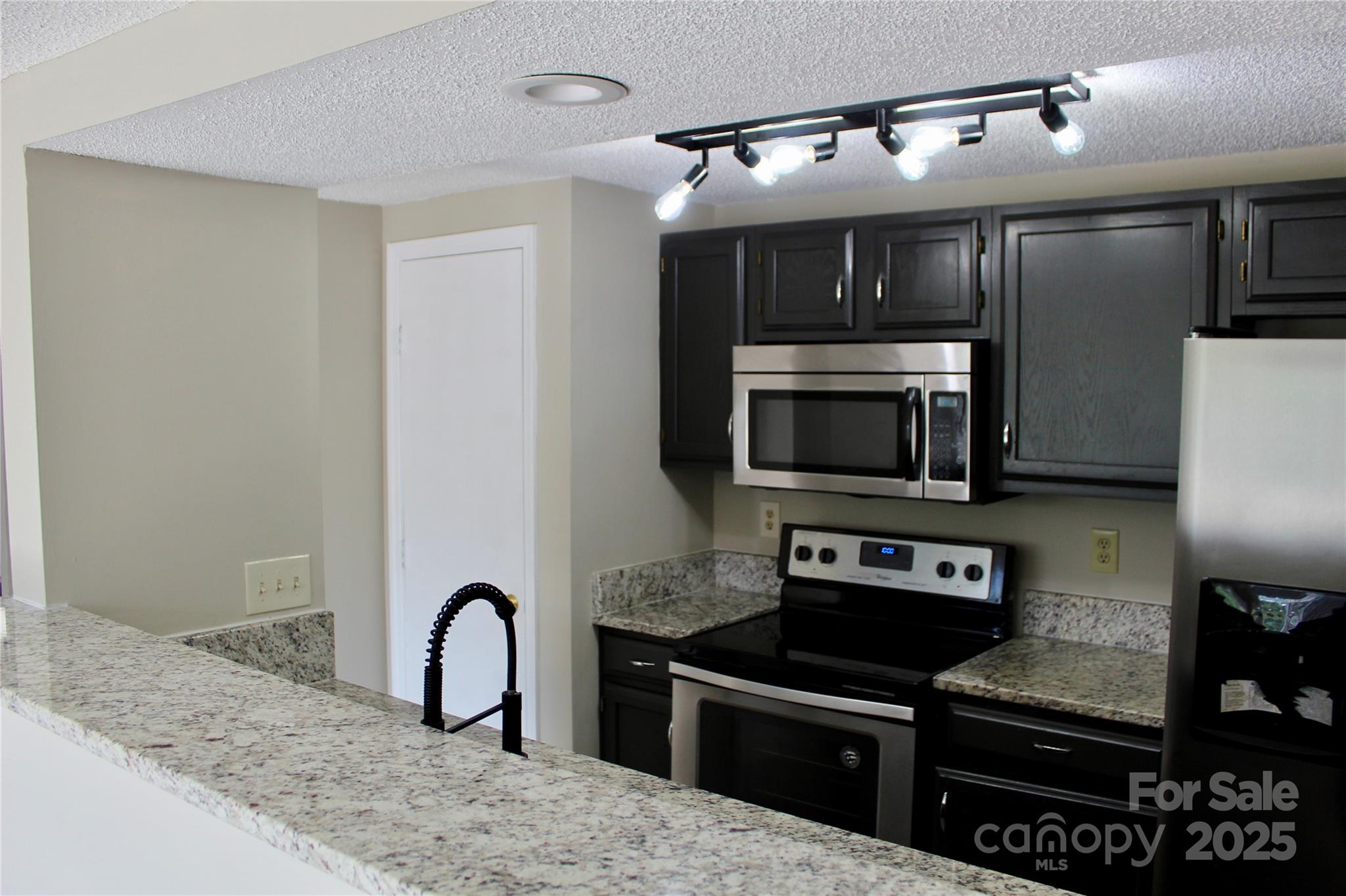 1604 Arlyn Circle E Property Photo 1